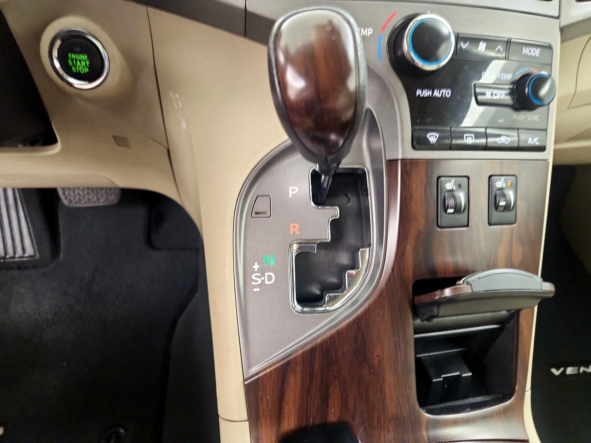 Thumbnail: 2014 Toyota Venza - 18