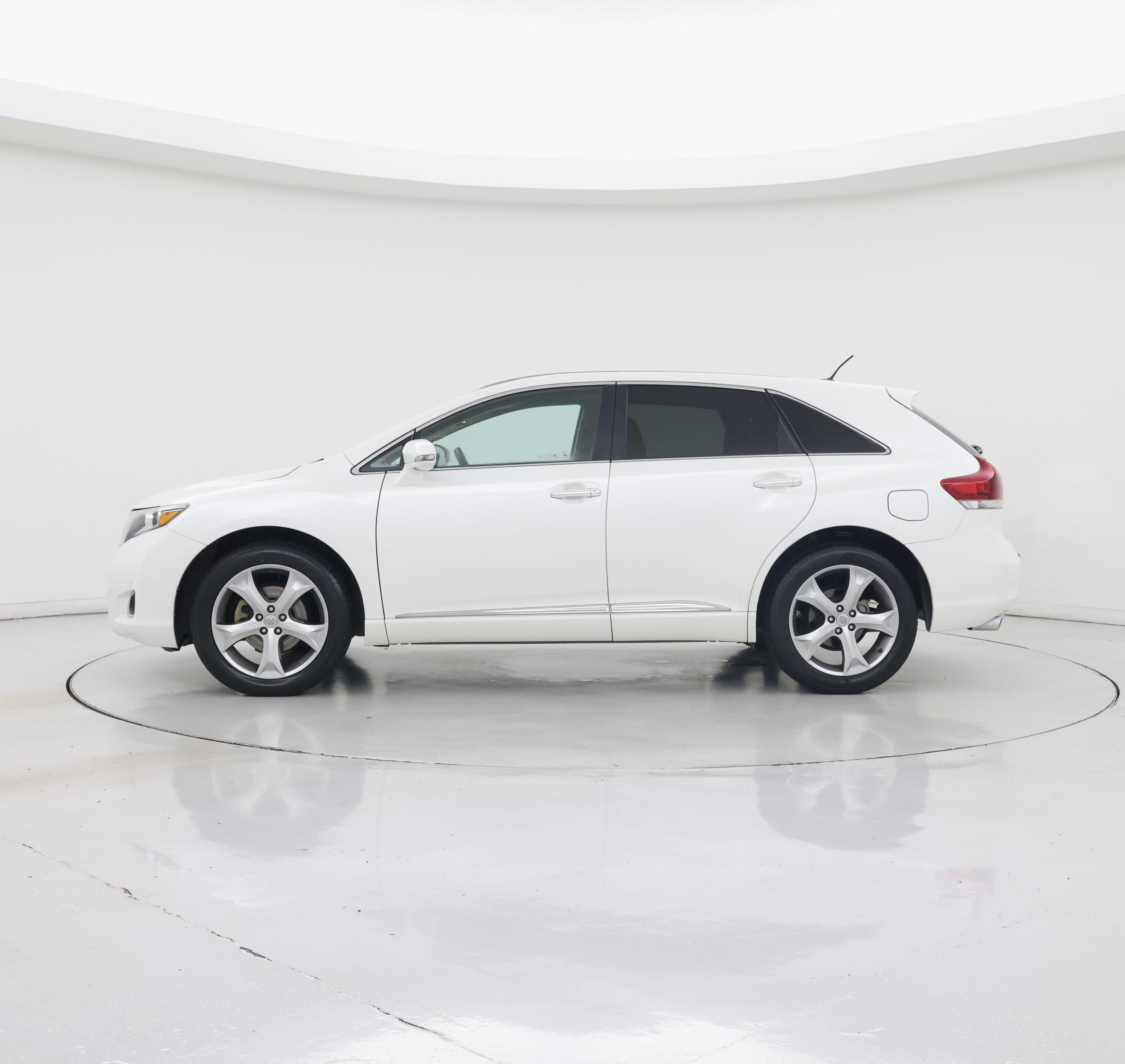 Thumbnail: 2014 Toyota Venza - 3