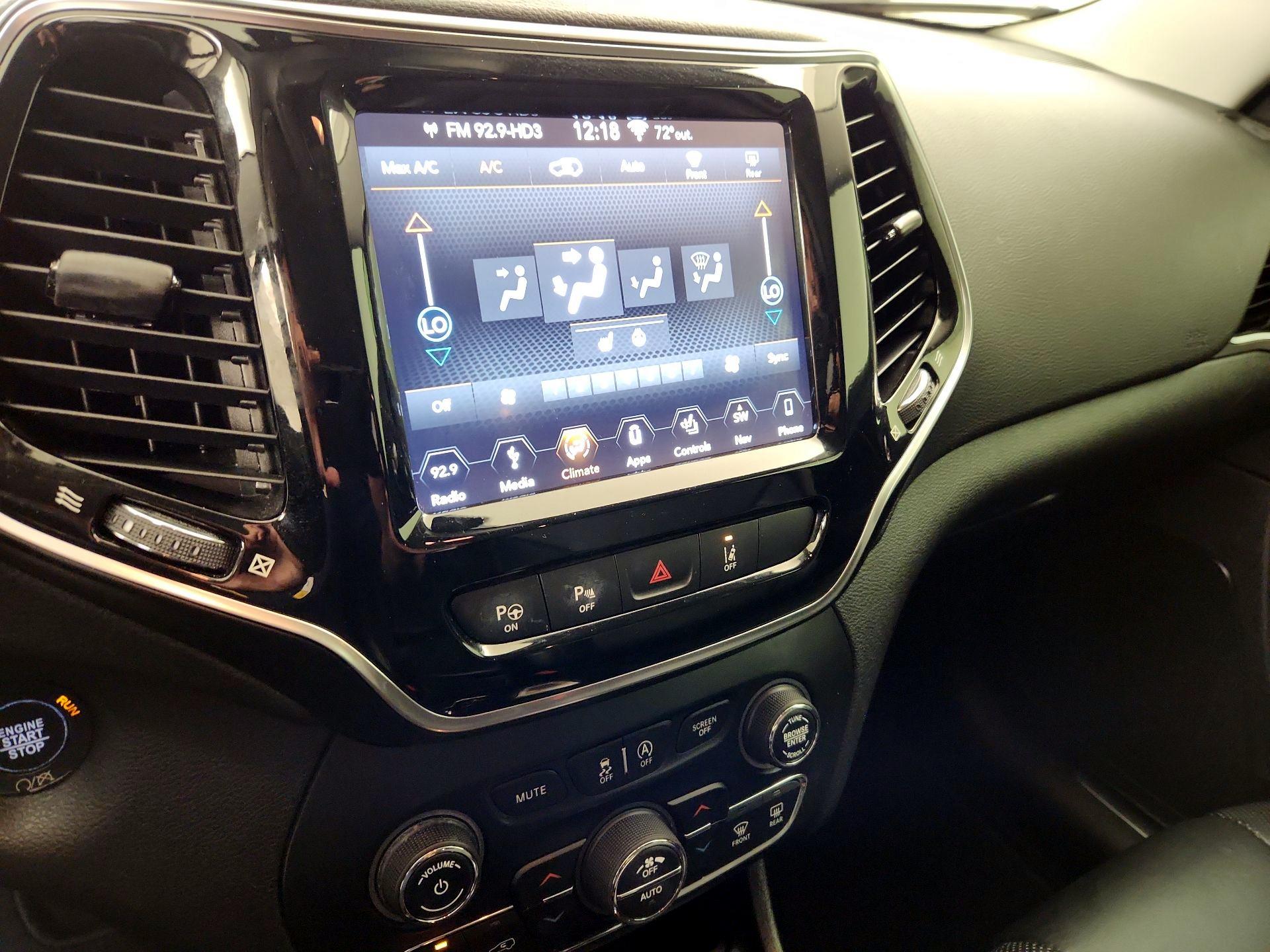 Thumbnail: 2019 Jeep Cherokee - 17