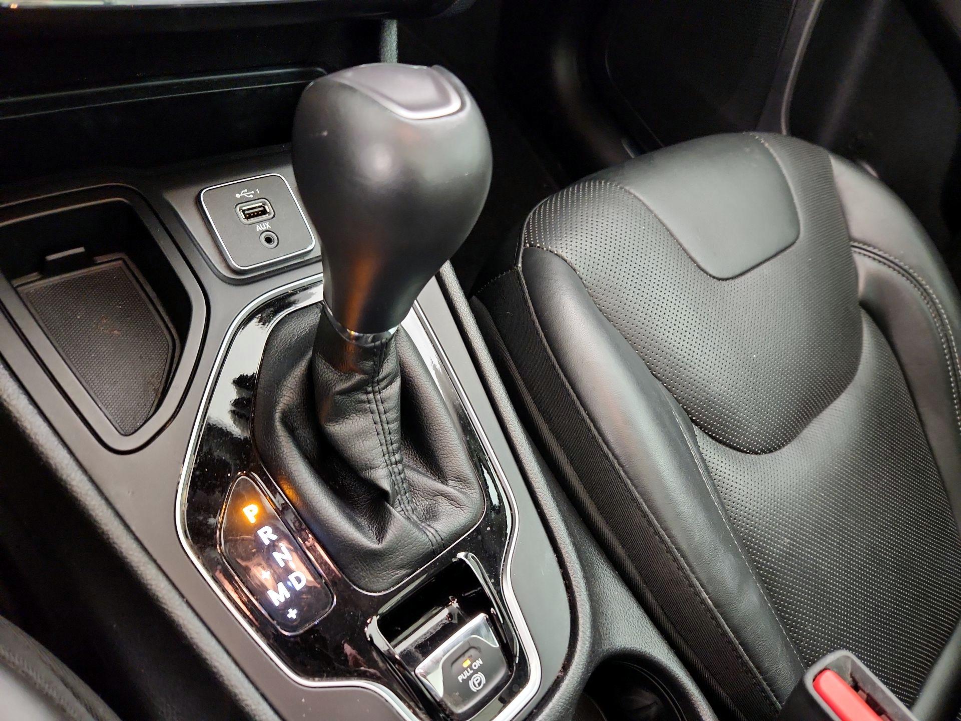 Thumbnail: 2019 Jeep Cherokee - 18