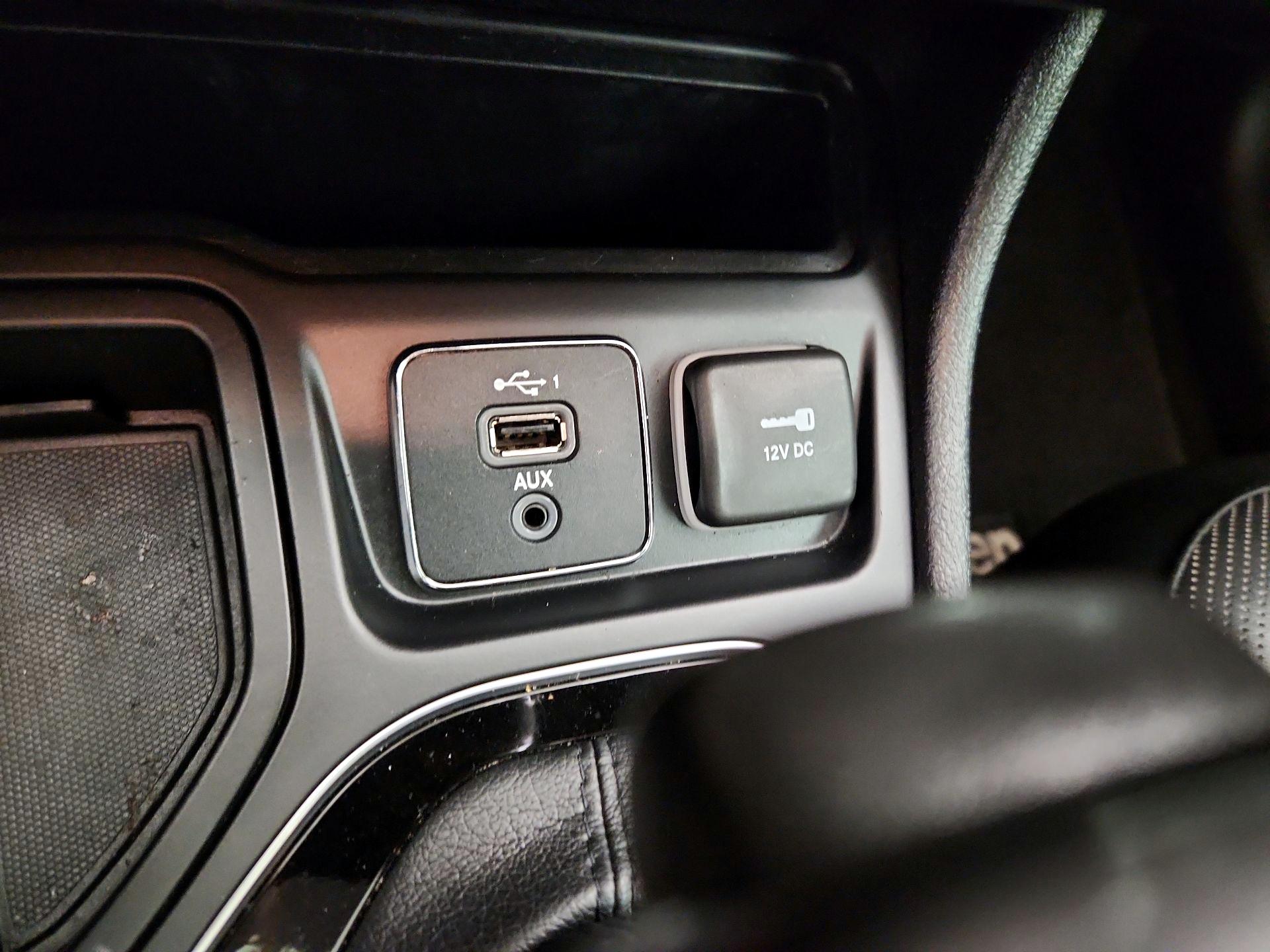 Thumbnail: 2019 Jeep Cherokee - 19