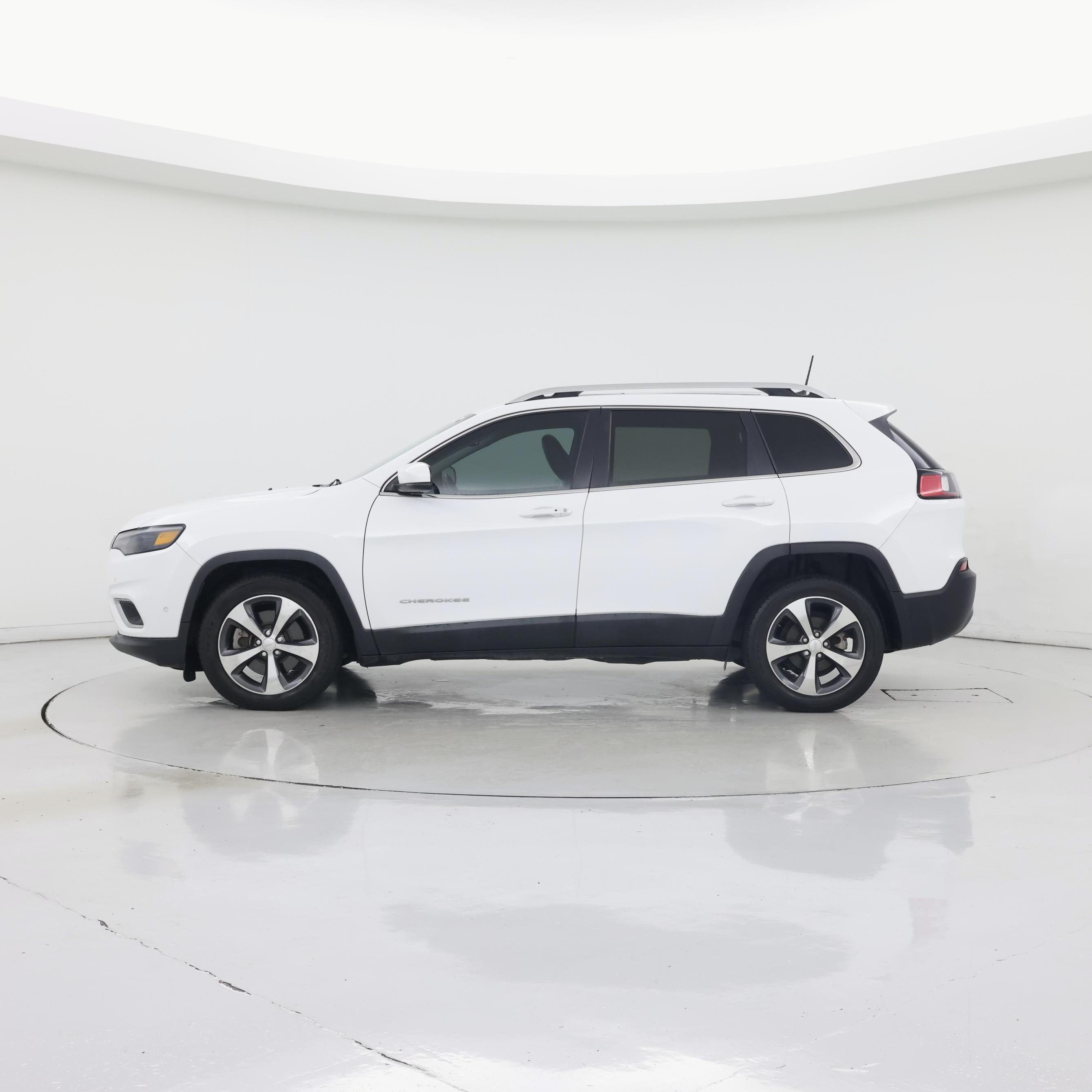 Thumbnail: 2019 Jeep Cherokee - 3
