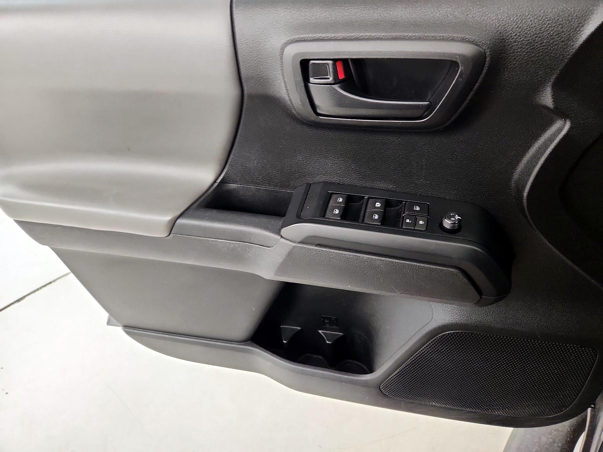 Thumbnail: 2021 Toyota Tacoma - 12