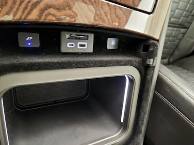 USB/AUX Ports