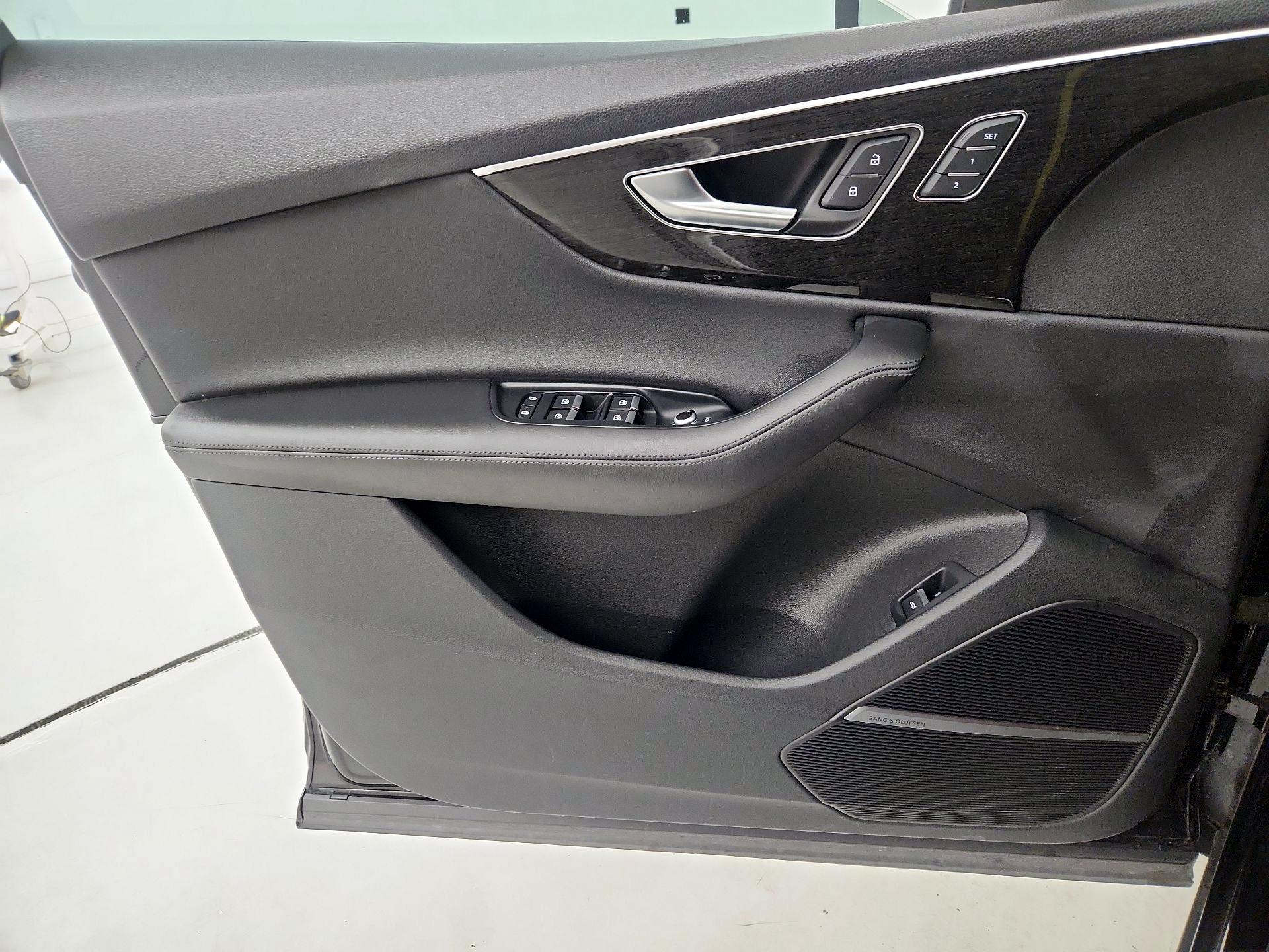 Thumbnail: 2023 Audi Q7 - 12