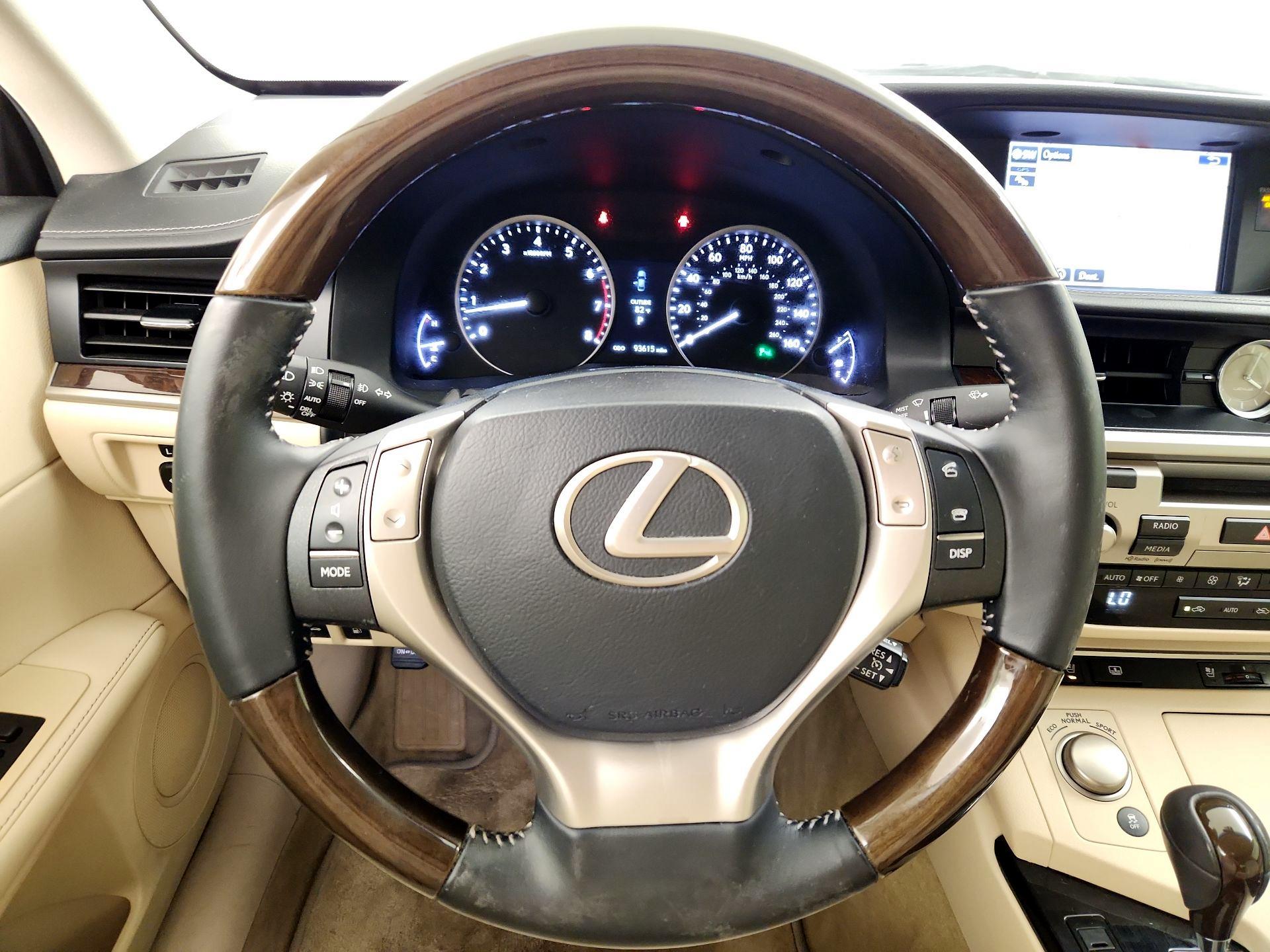 Thumbnail: 2015 Lexus ES - 10