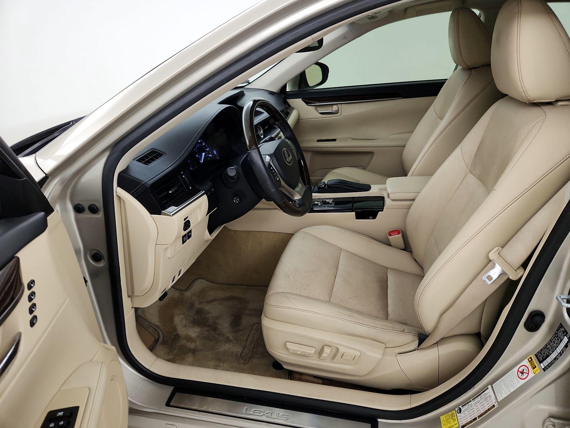 Thumbnail: 2015 Lexus ES - 11