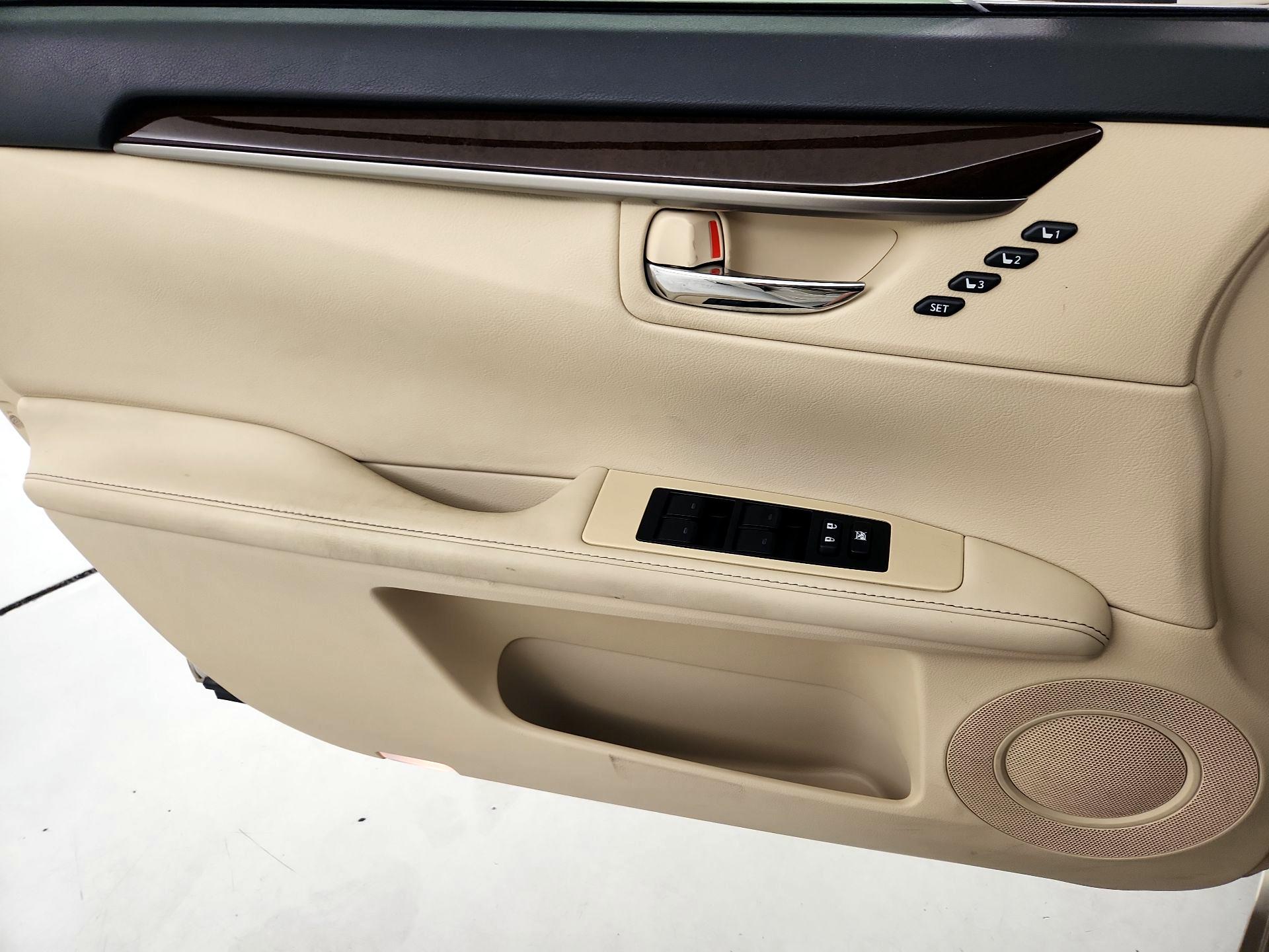 Thumbnail: 2015 Lexus ES - 12