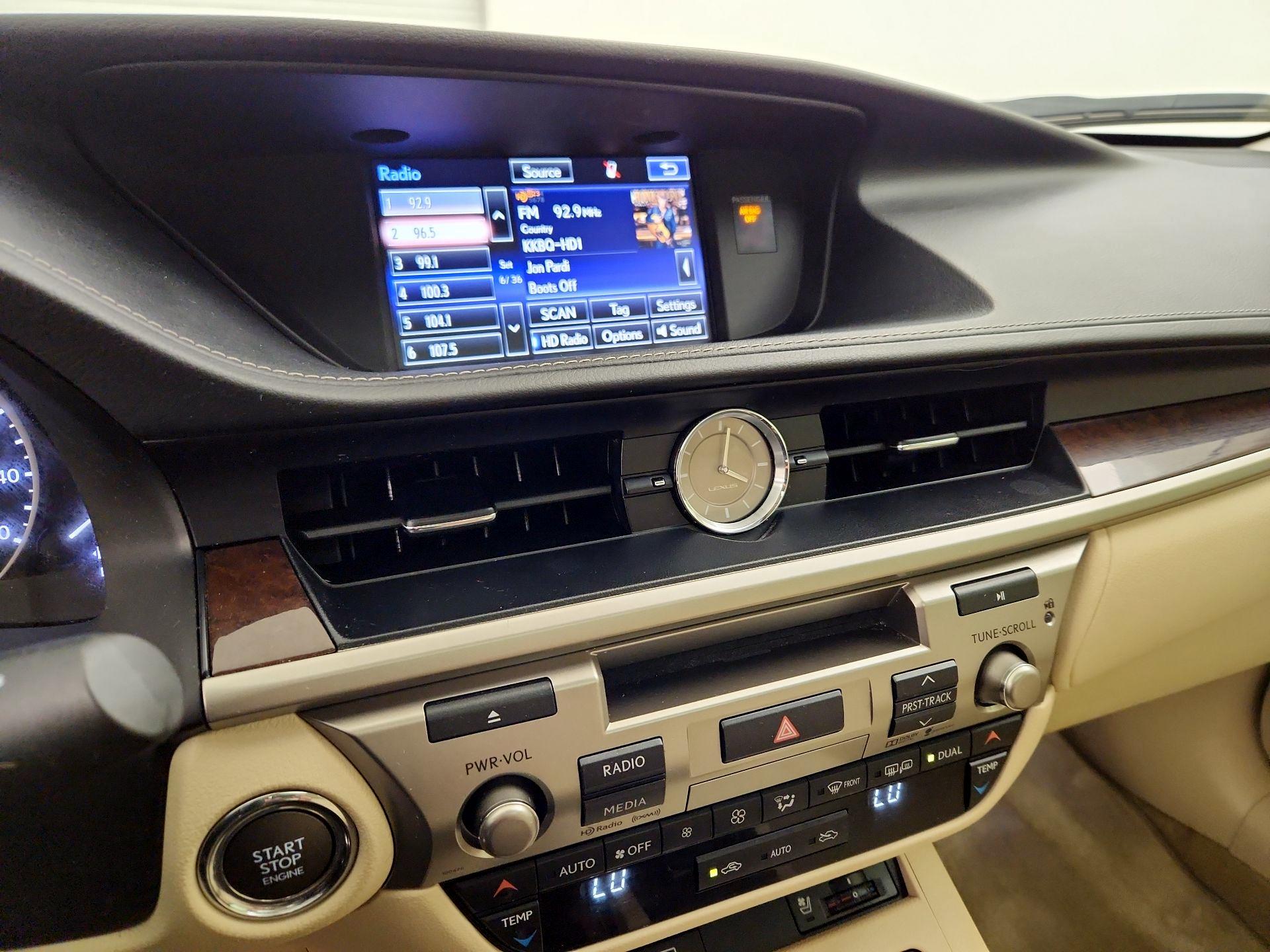 Thumbnail: 2015 Lexus ES - 16