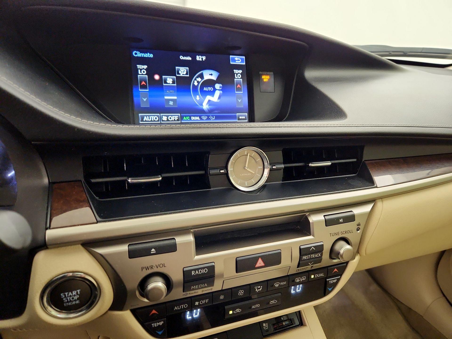 Thumbnail: 2015 Lexus ES - 17