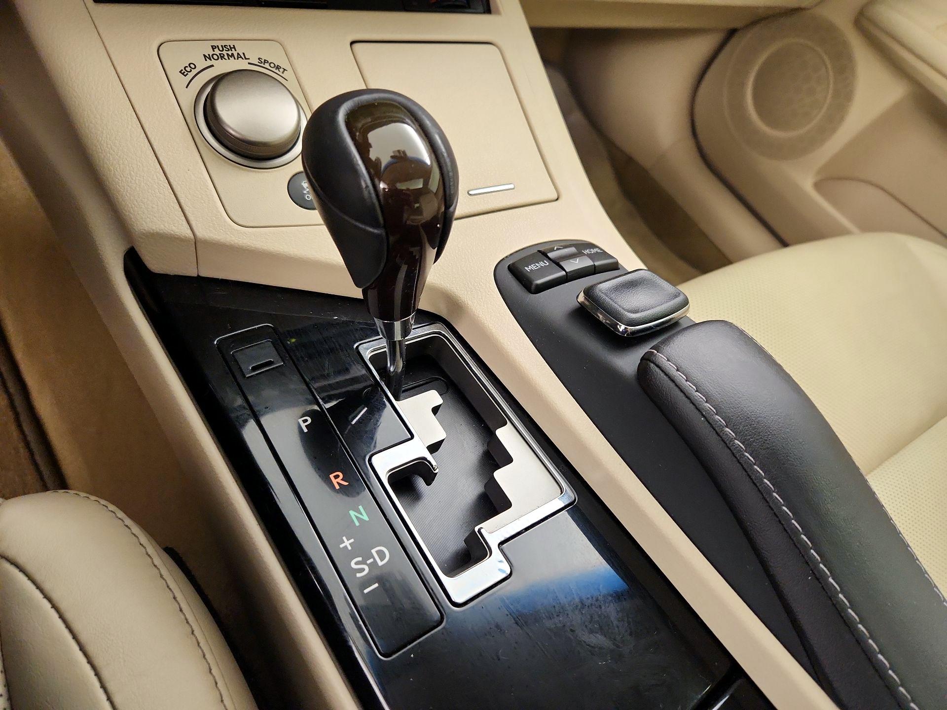 Thumbnail: 2015 Lexus ES - 18