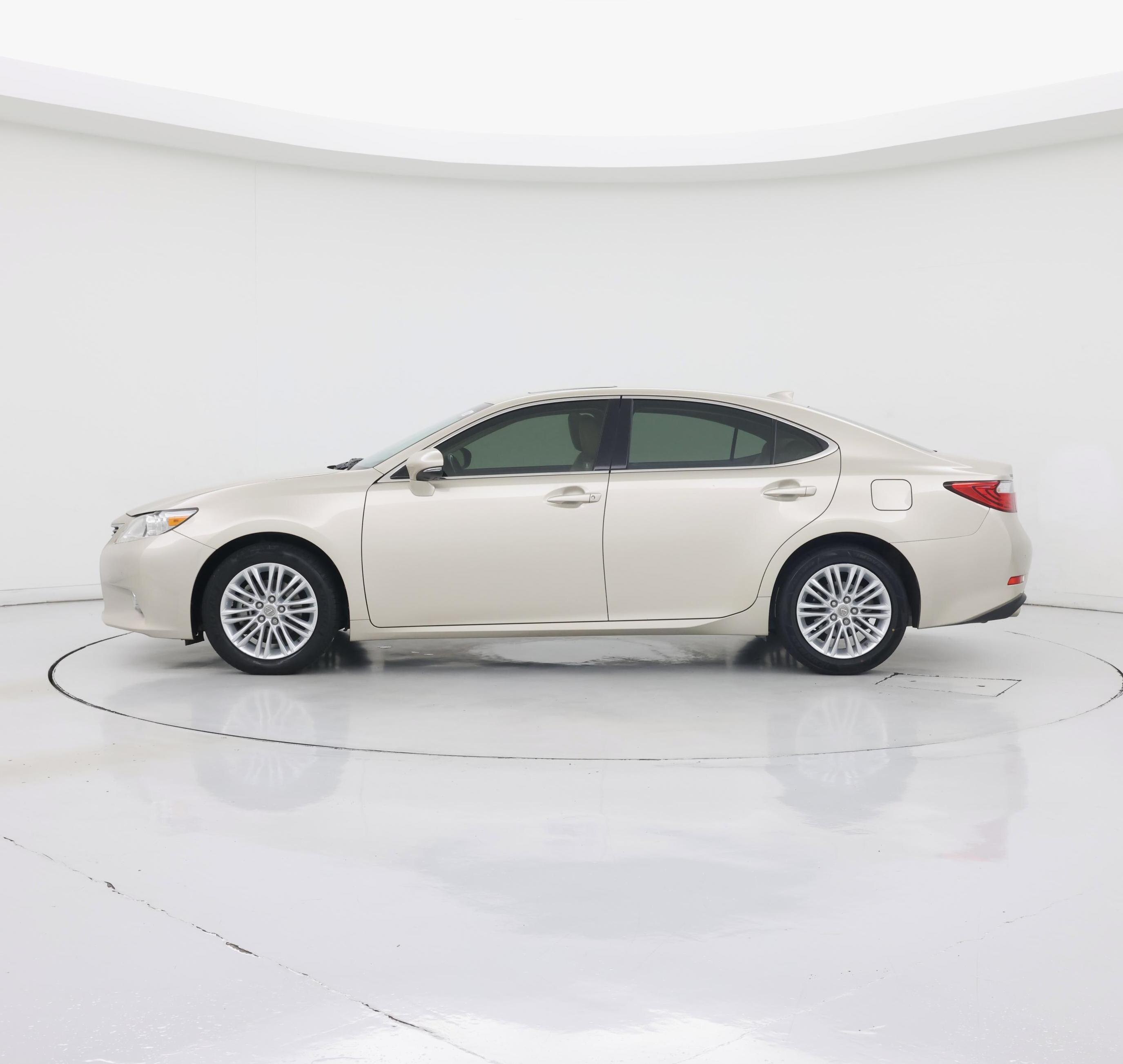 Thumbnail: 2015 Lexus ES - 3