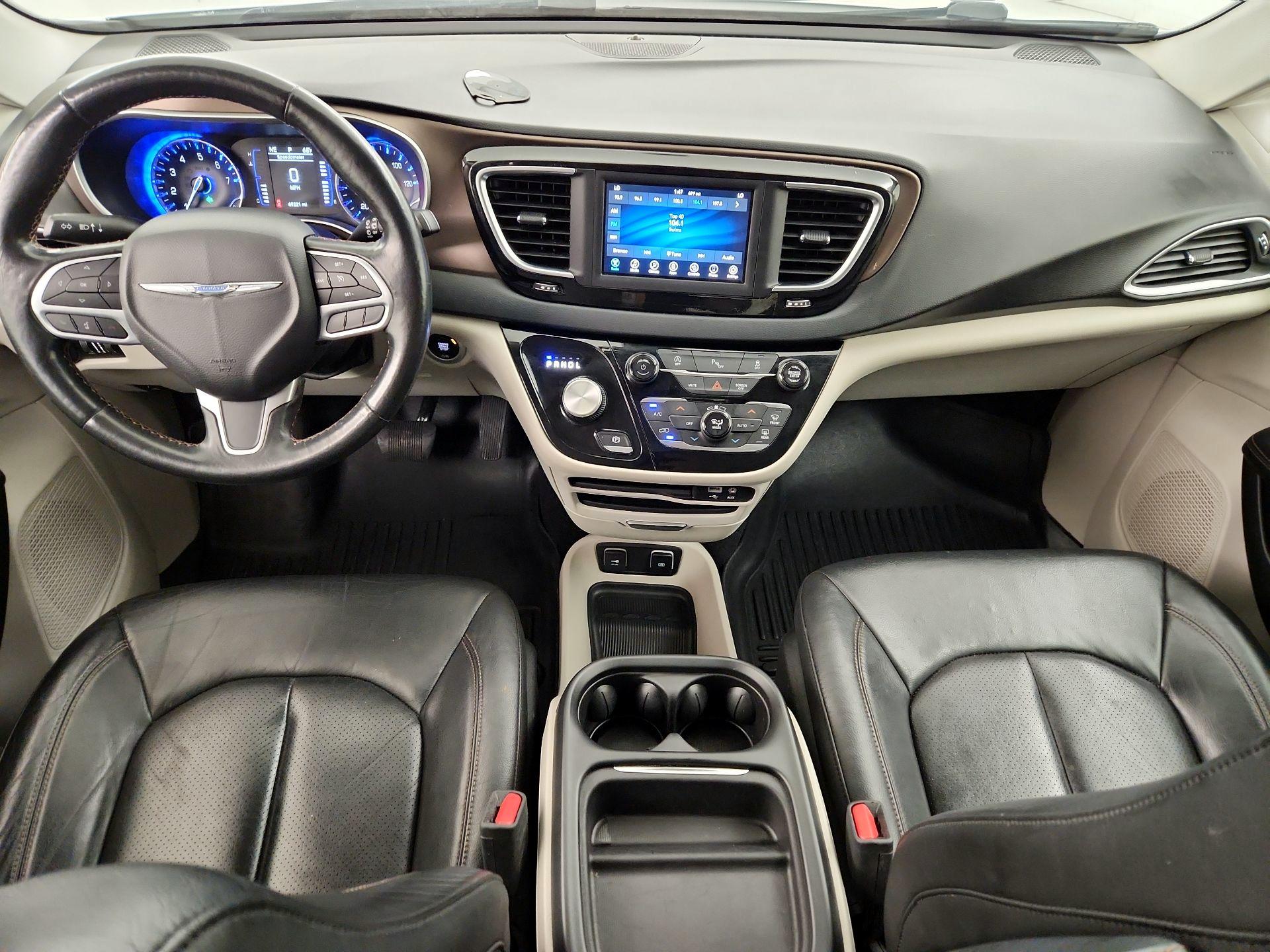 Thumbnail: 2019 Chrysler Pacifica - 9