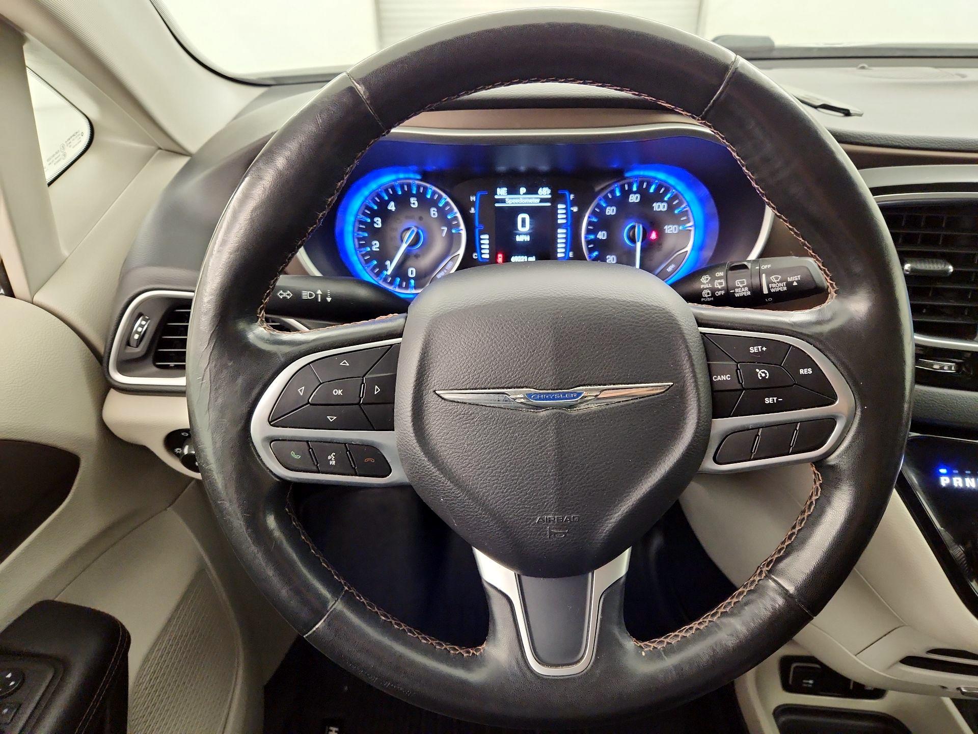 Thumbnail: 2019 Chrysler Pacifica - 10