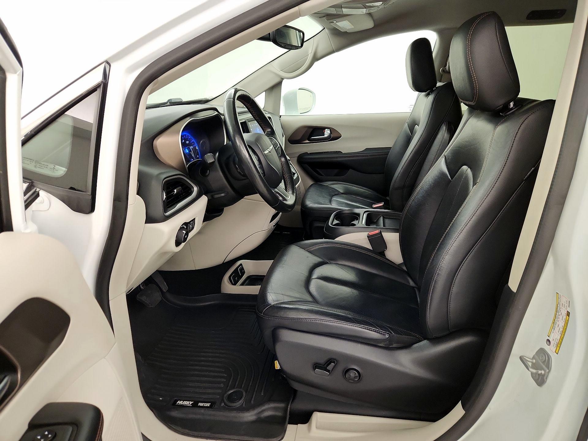 Thumbnail: 2019 Chrysler Pacifica - 11