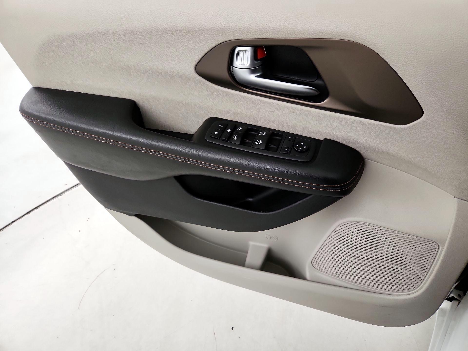 Thumbnail: 2019 Chrysler Pacifica - 12