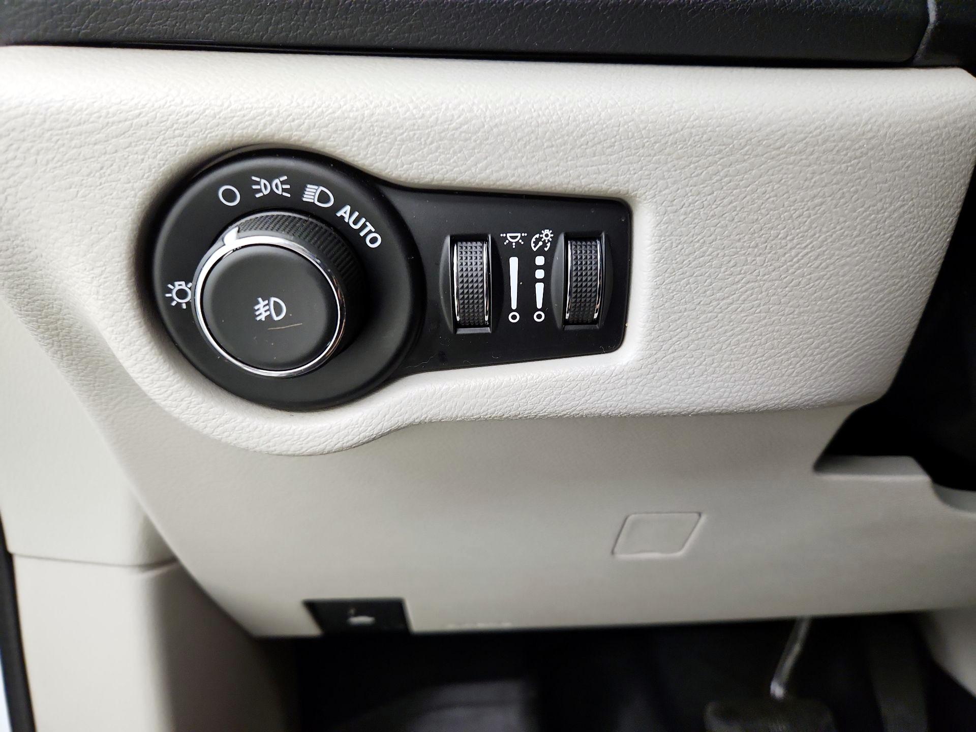 Thumbnail: 2019 Chrysler Pacifica - 13