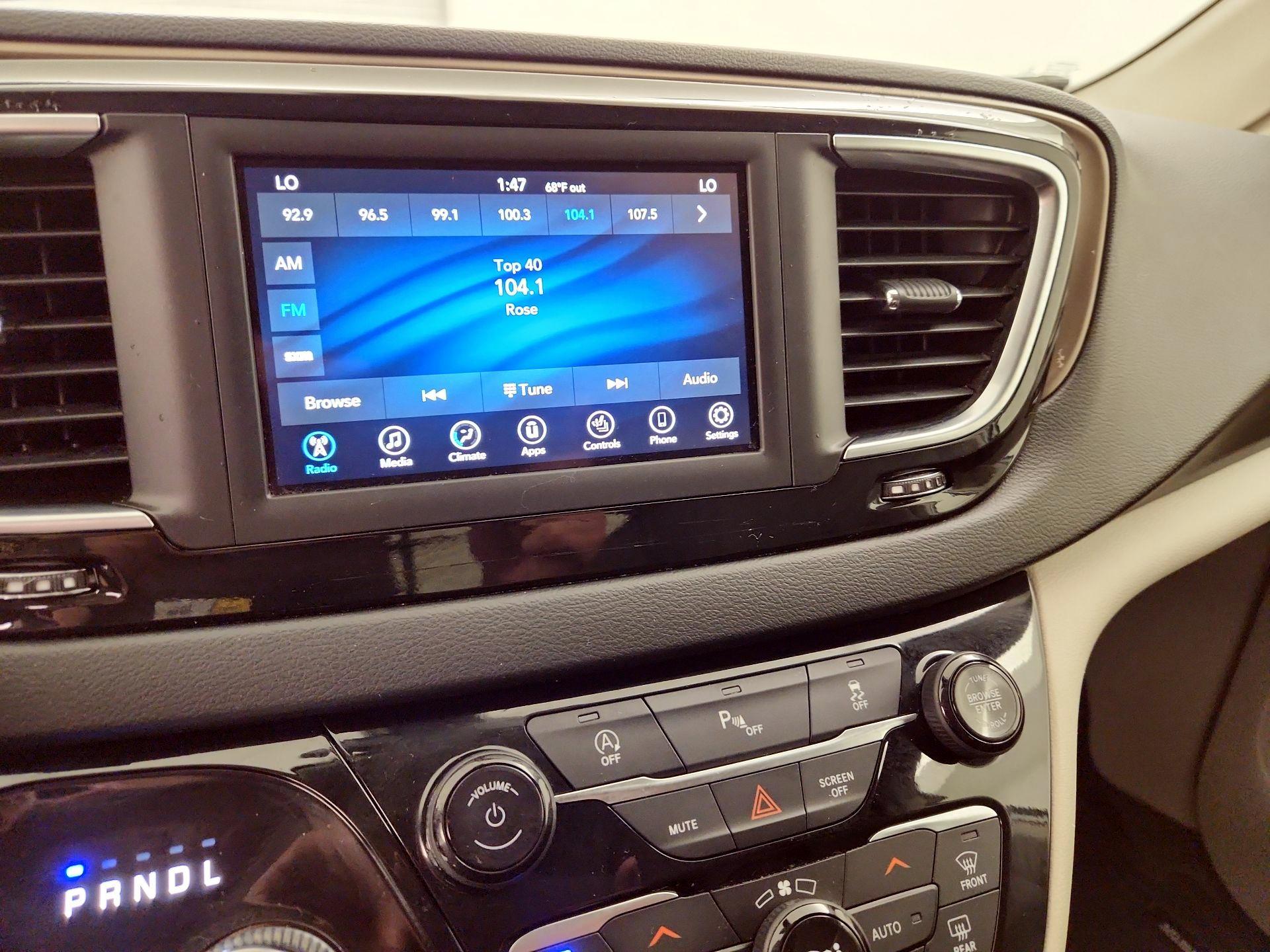 Thumbnail: 2019 Chrysler Pacifica - 15