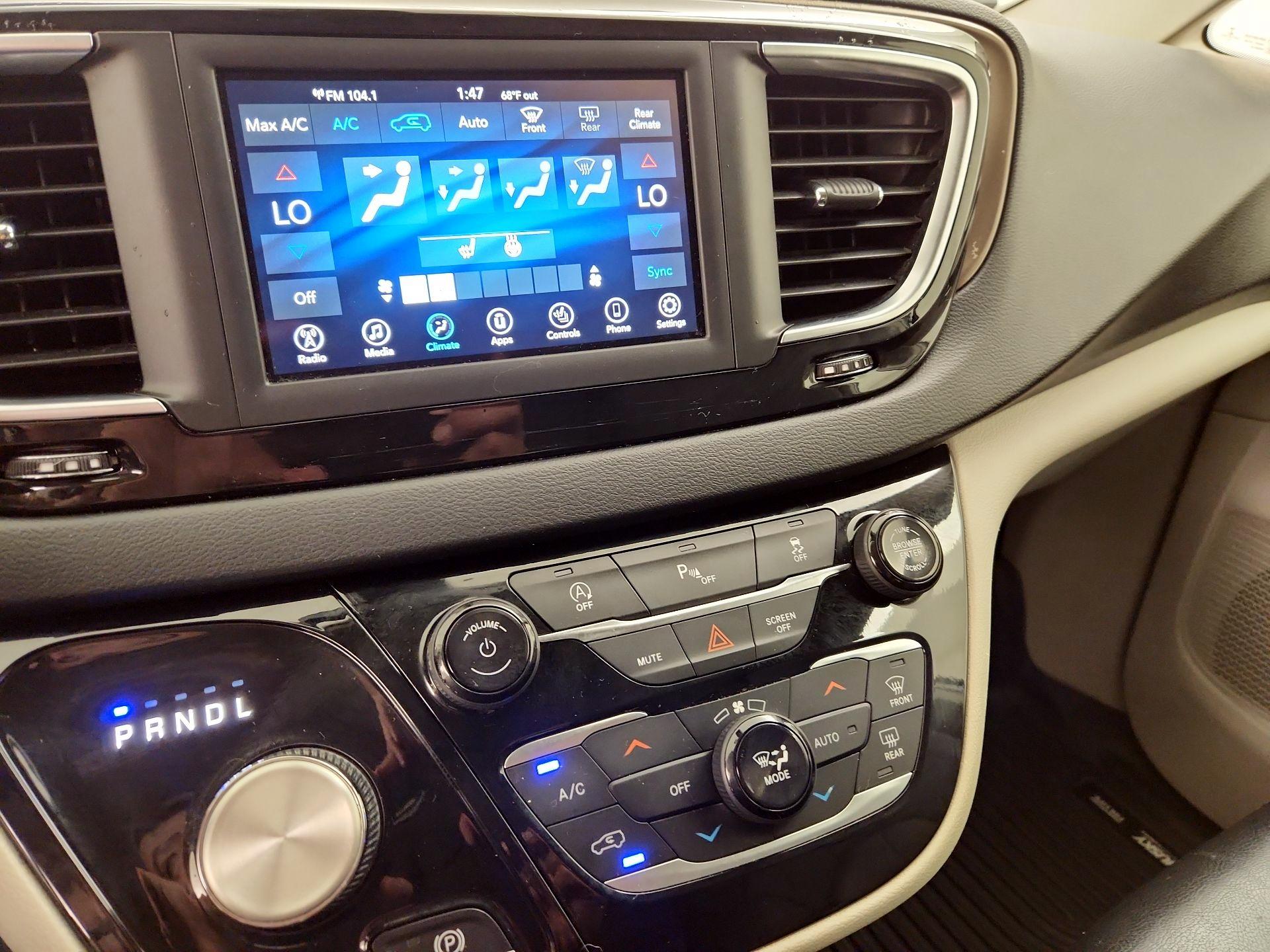 Thumbnail: 2019 Chrysler Pacifica - 16