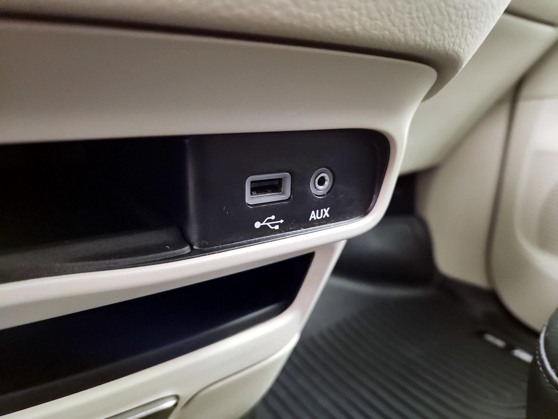 Thumbnail: 2019 Chrysler Pacifica - 18