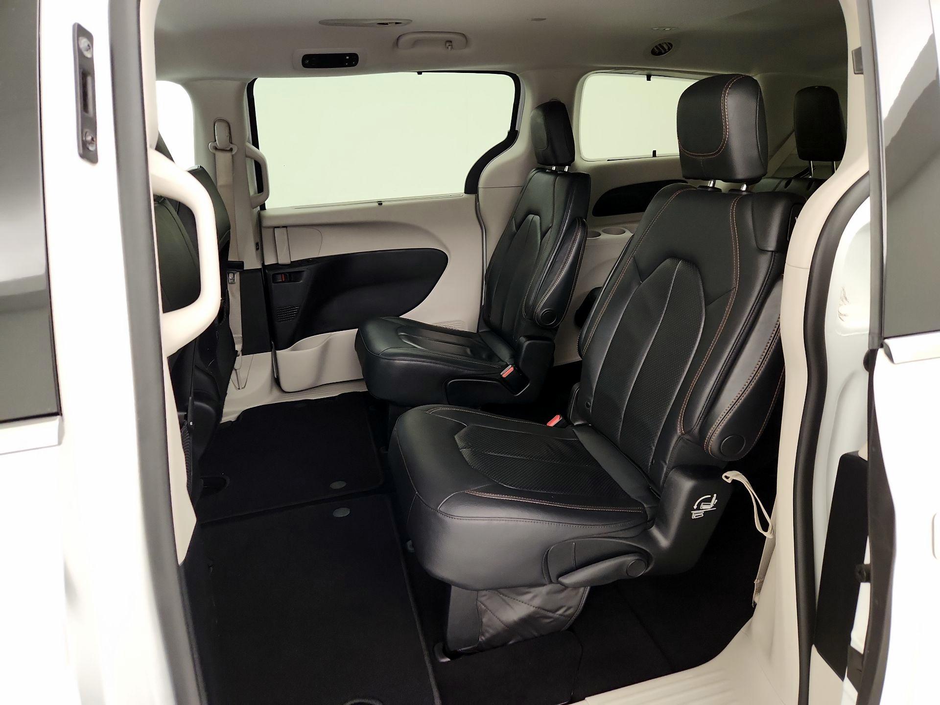 Thumbnail: 2019 Chrysler Pacifica - 19