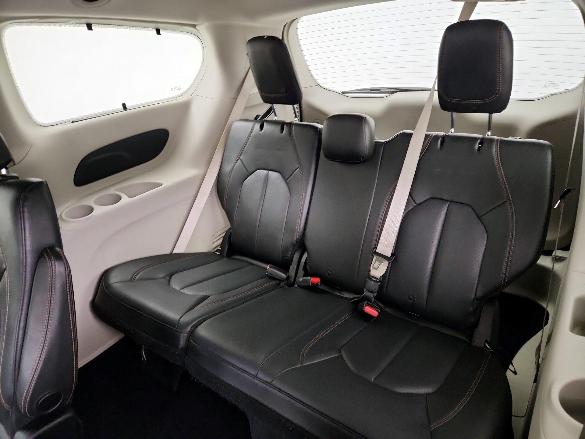 Thumbnail: 2019 Chrysler Pacifica - 20