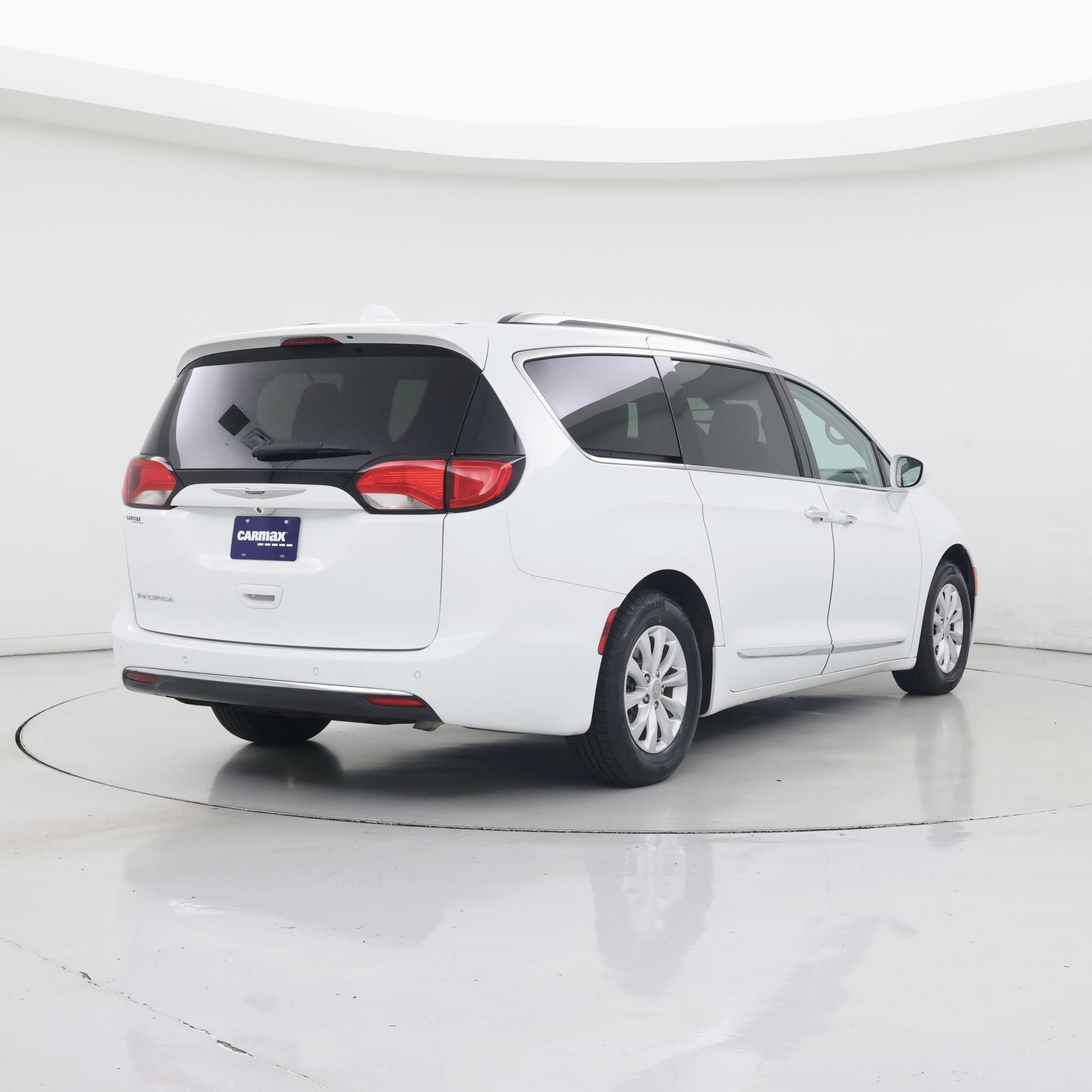 Thumbnail: 2019 Chrysler Pacifica - 8