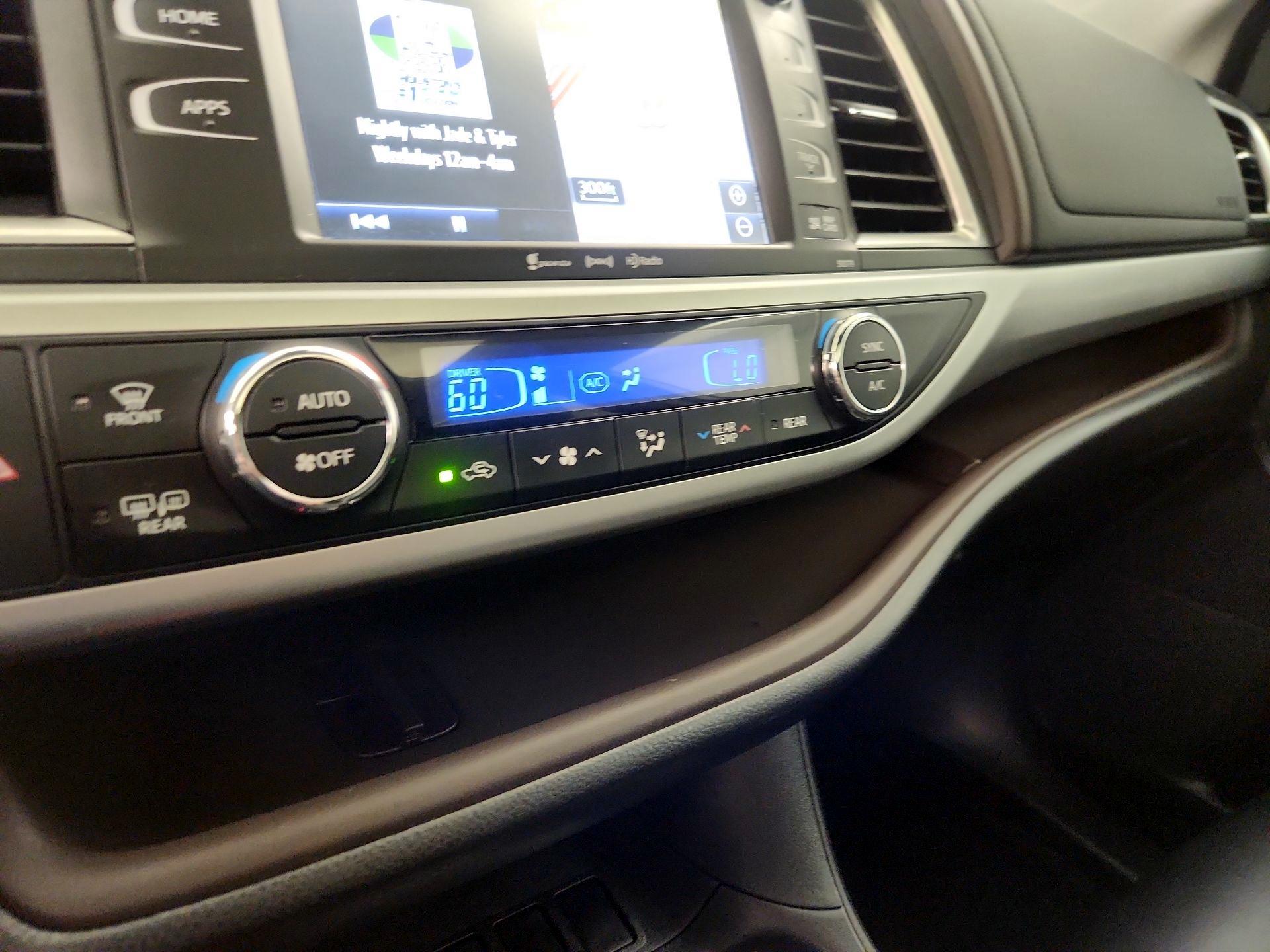 Thumbnail: 2018 Toyota Highlander - 17