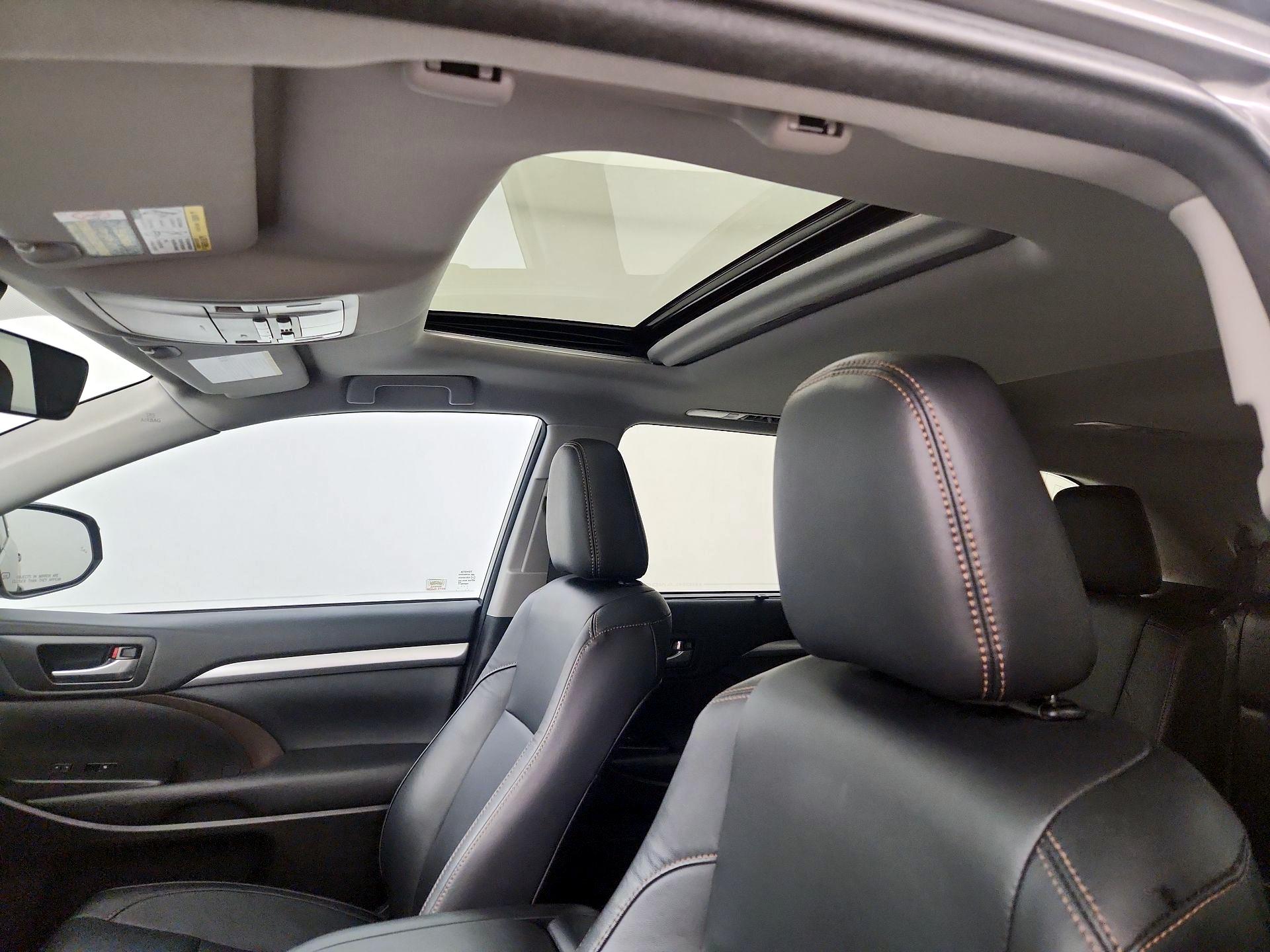 Thumbnail: 2018 Toyota Highlander - 20