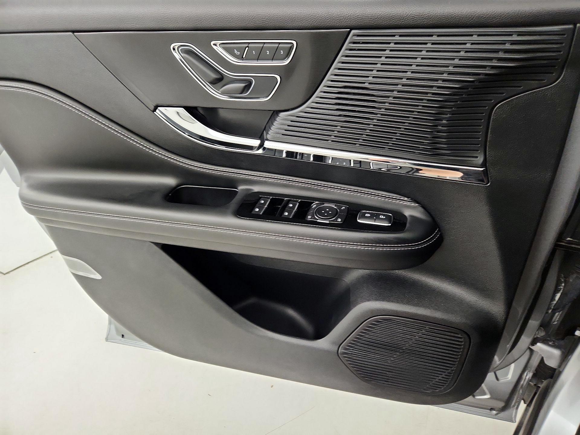 Thumbnail: 2022 Lincoln Corsair - 12