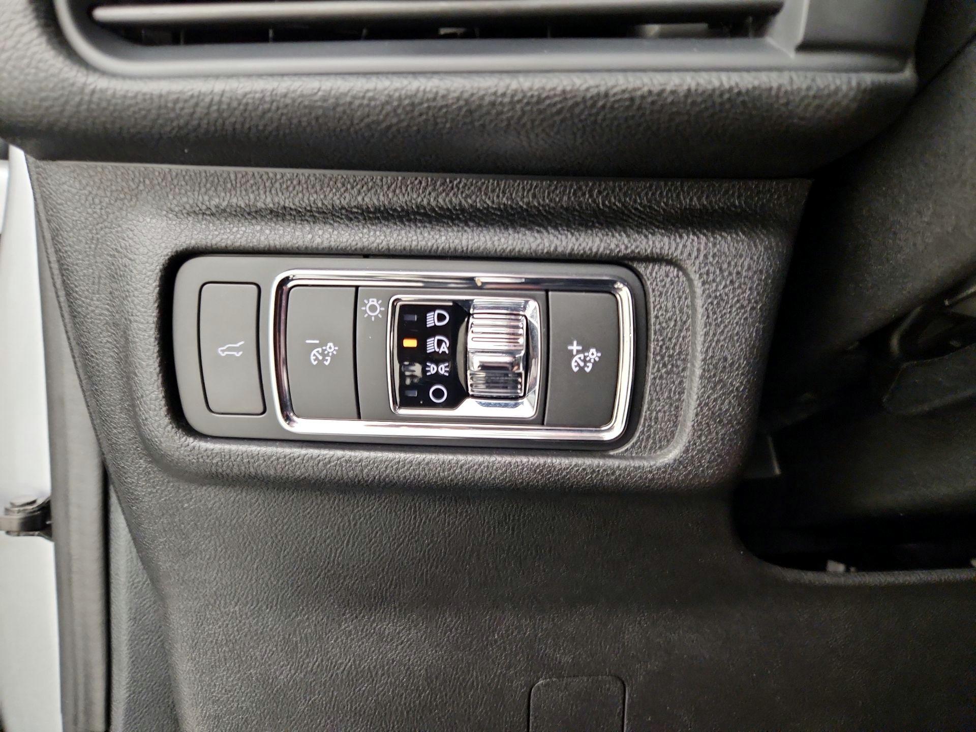 Thumbnail: 2022 Lincoln Corsair - 13