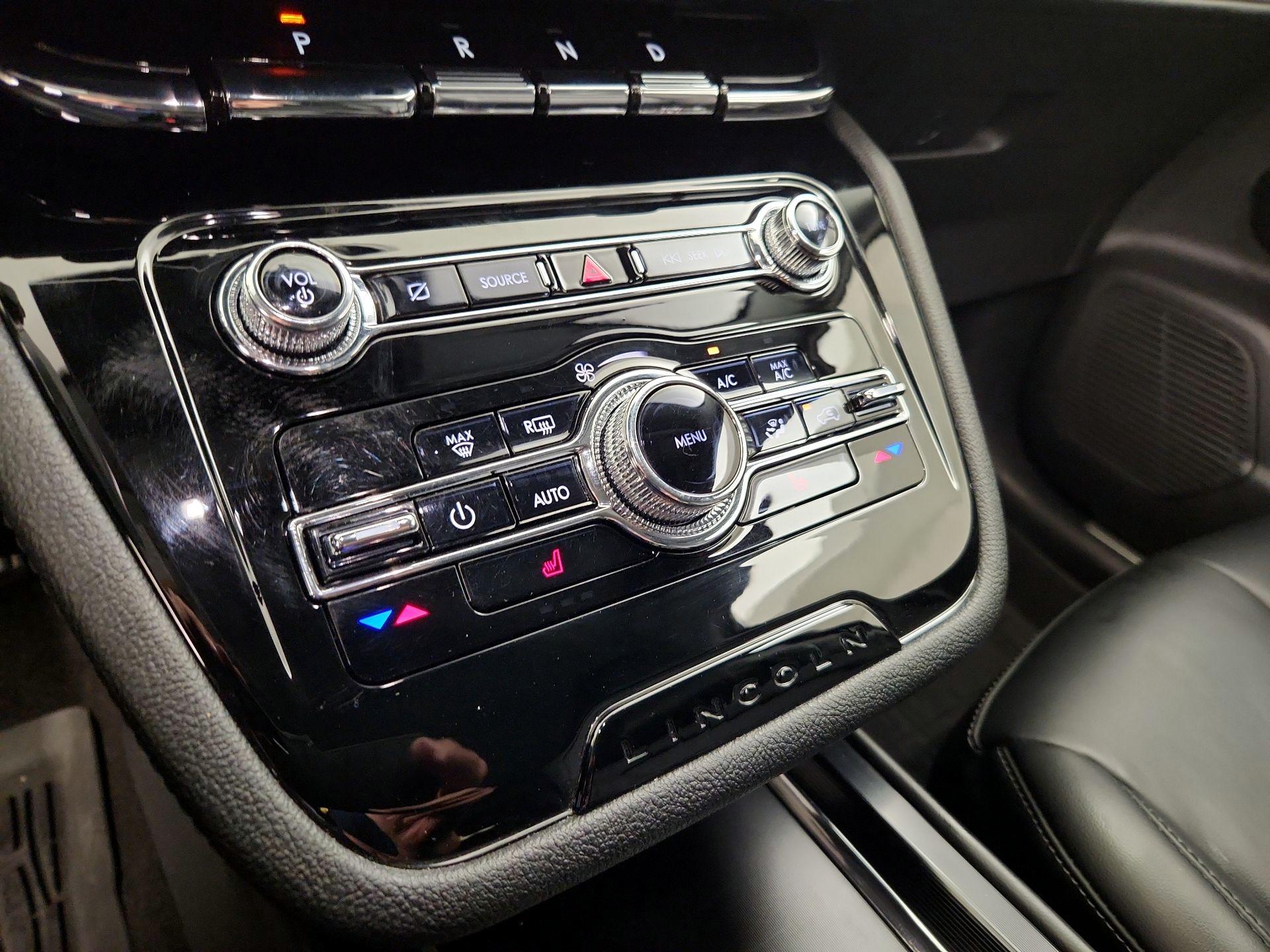 Thumbnail: 2022 Lincoln Corsair - 16