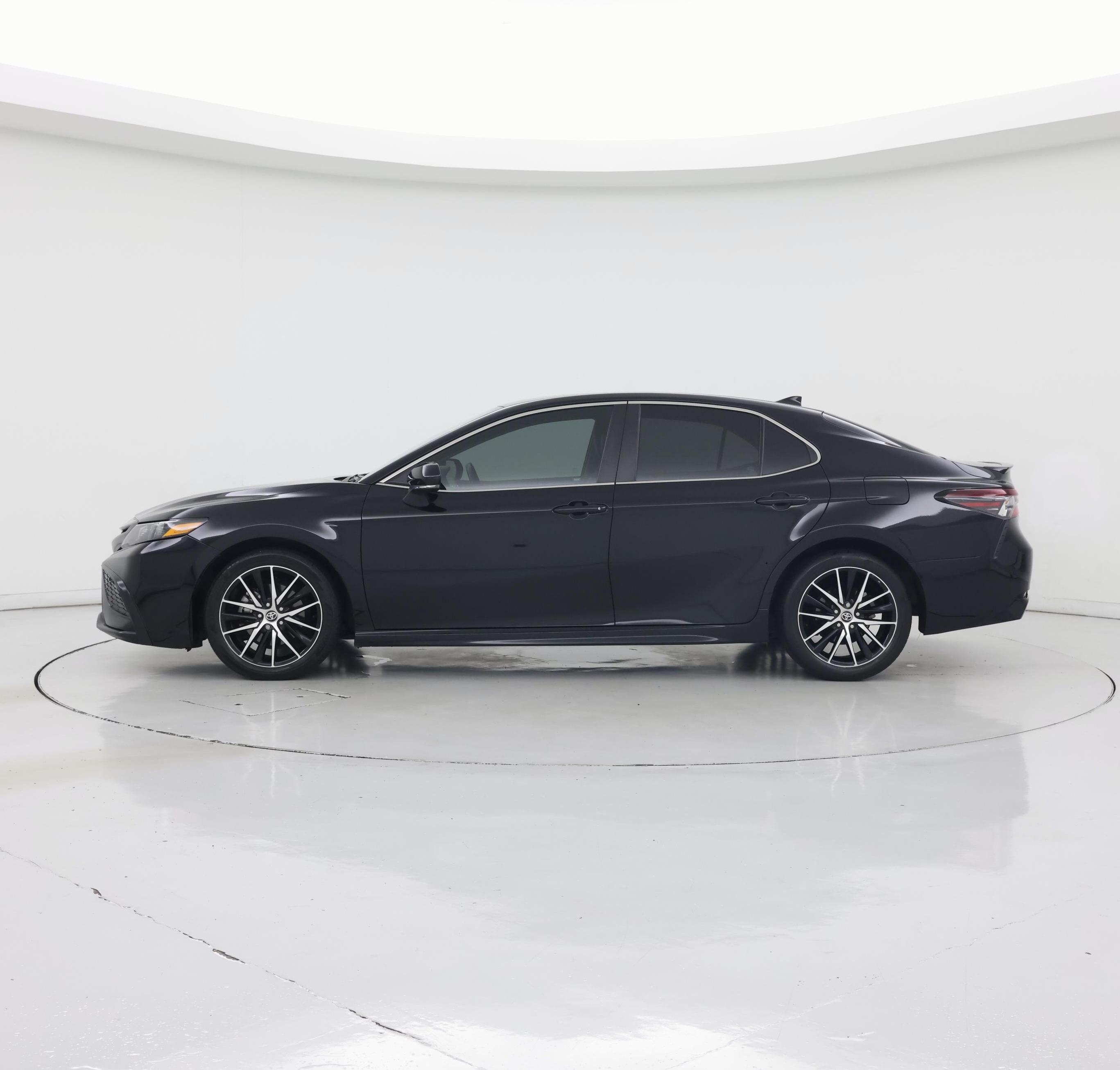 Thumbnail: 2022 Toyota Camry - 3