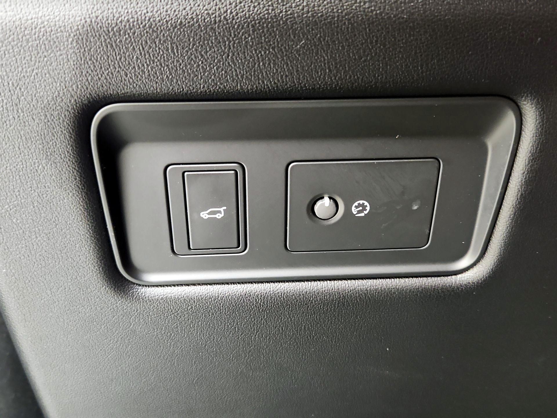 Thumbnail: 2022 Land Rover Range Rover - 13