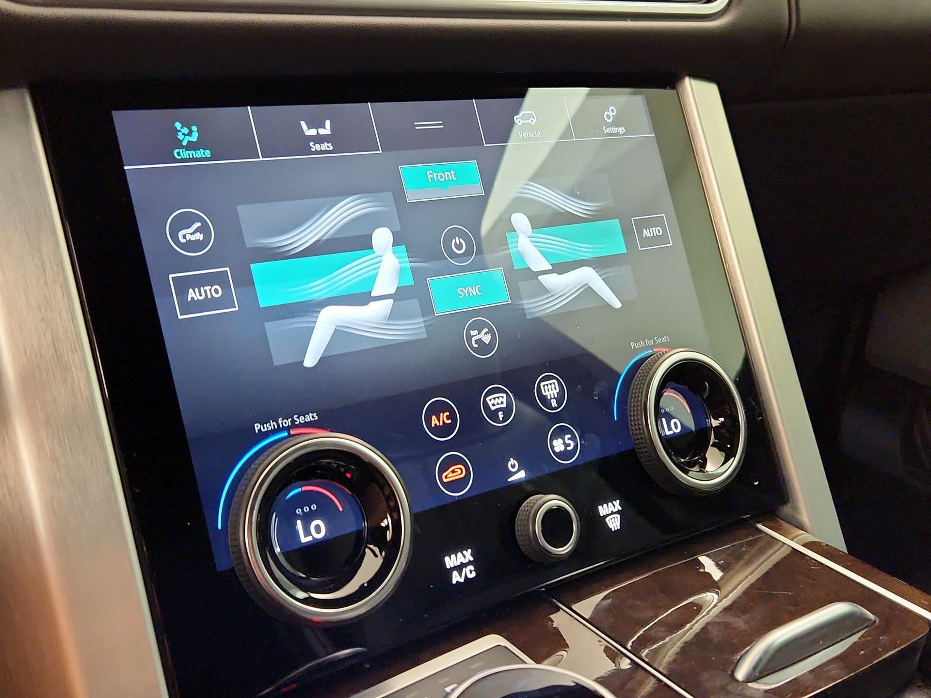 Thumbnail: 2022 Land Rover Range Rover - 16