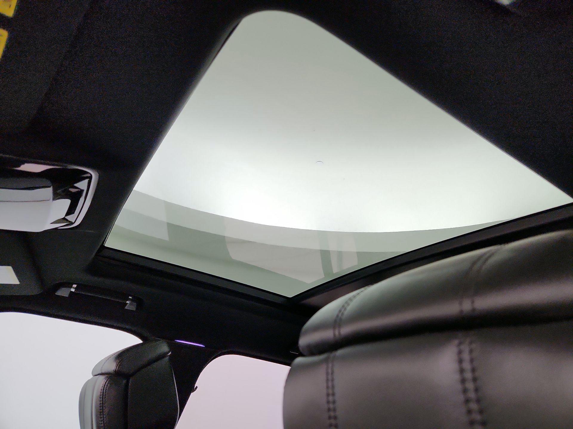 Thumbnail: 2022 Land Rover Range Rover - 19