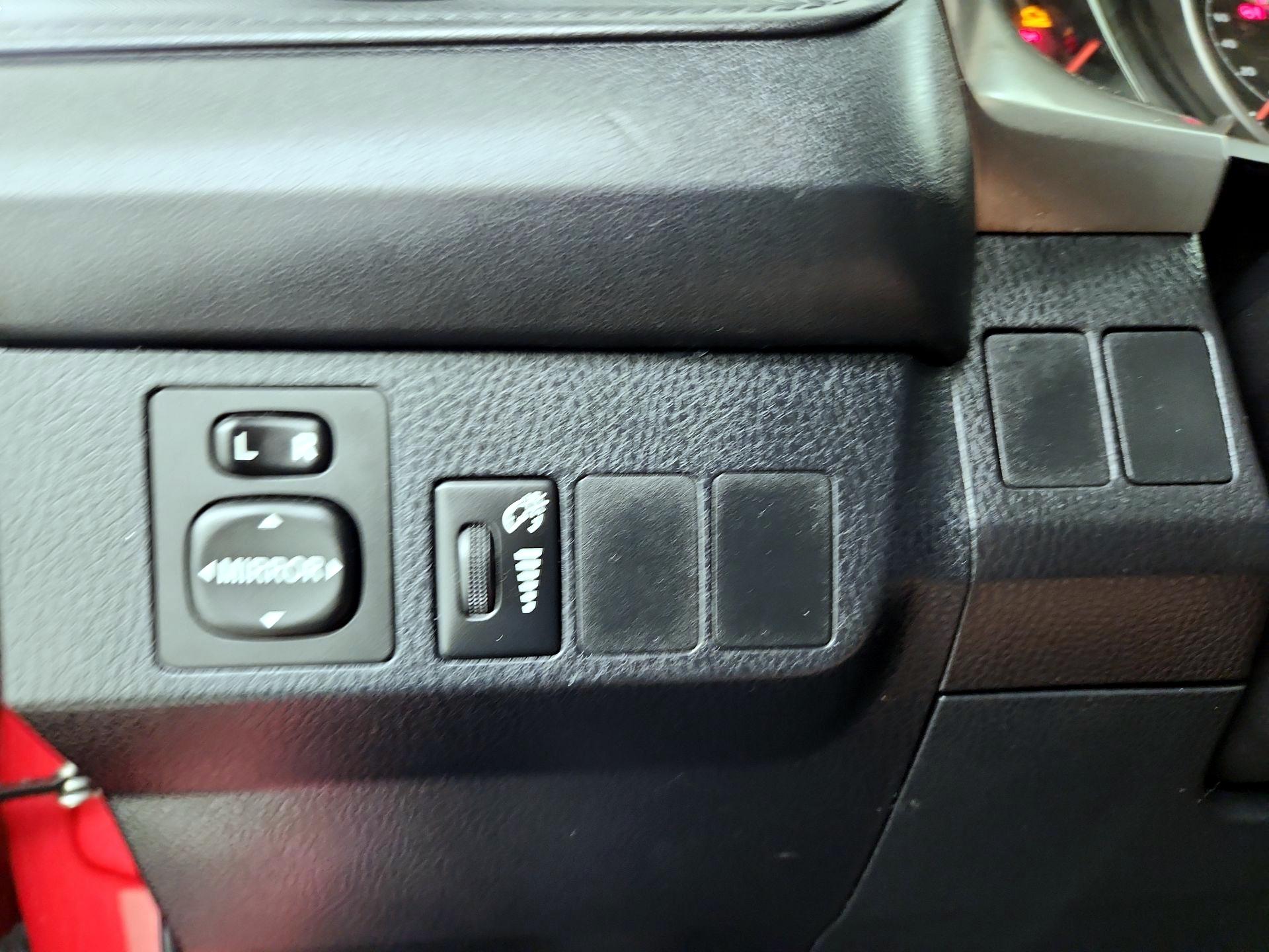 Thumbnail: 2016 Toyota RAV4 - 13