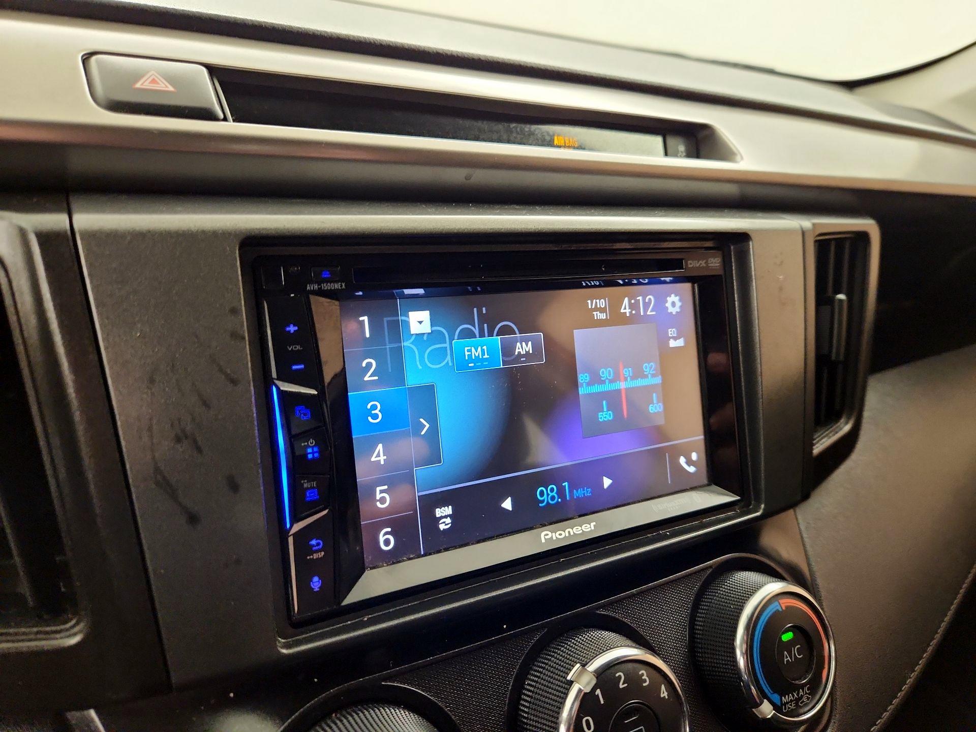 Thumbnail: 2016 Toyota RAV4 - 15