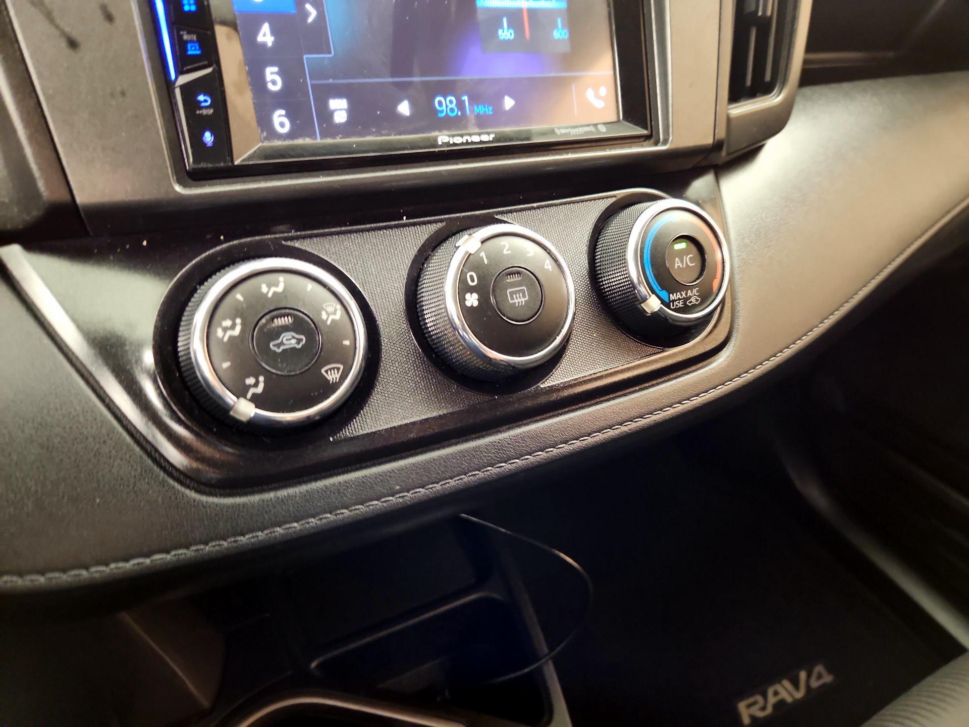 Thumbnail: 2016 Toyota RAV4 - 16