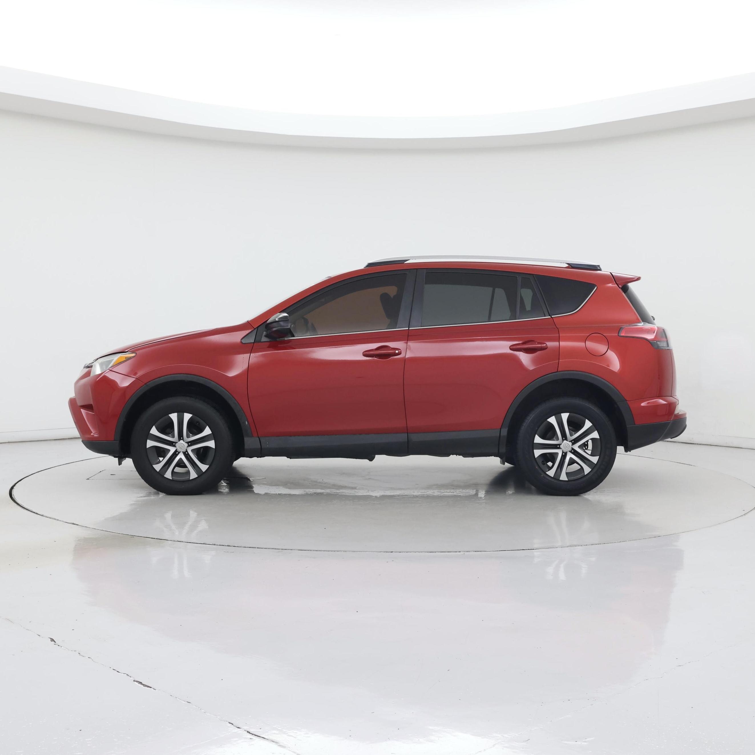 Thumbnail: 2016 Toyota RAV4 - 3