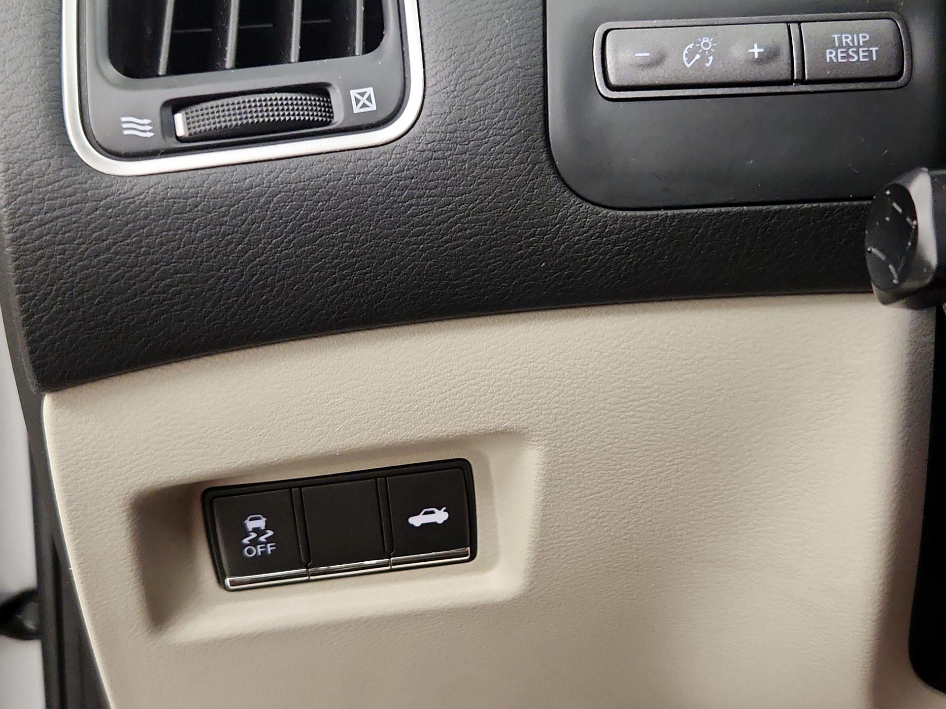 Thumbnail: 2015 INFINITI Q50 - 13
