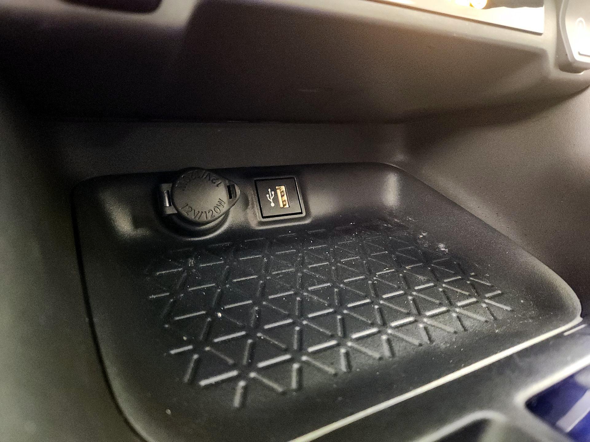 Thumbnail: 2025 Toyota RAV4 - 18