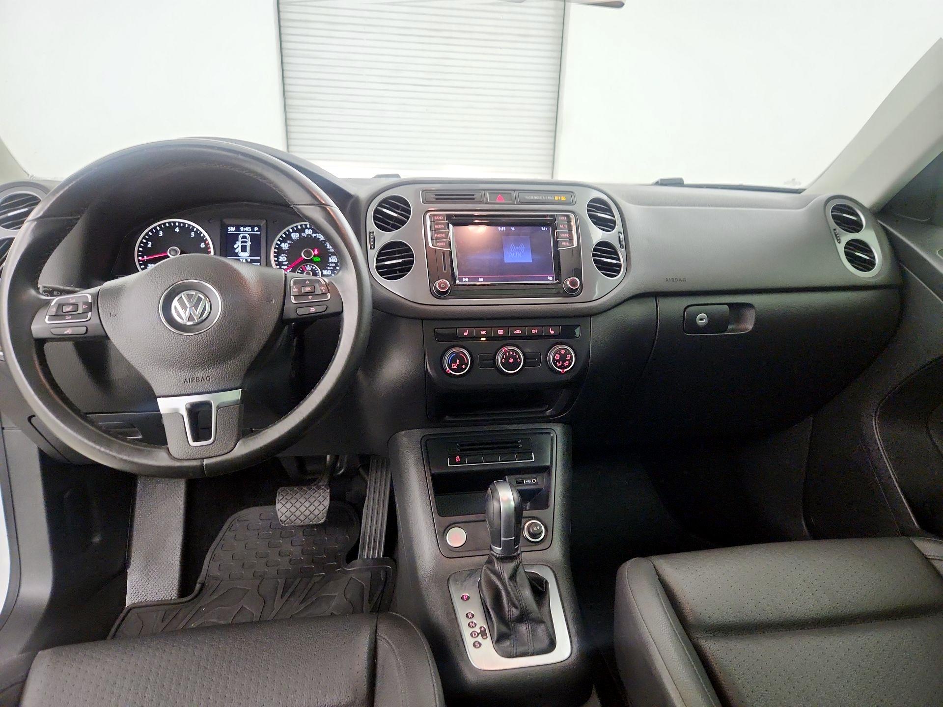 Thumbnail: 2017 Volkswagen Tiguan - 9