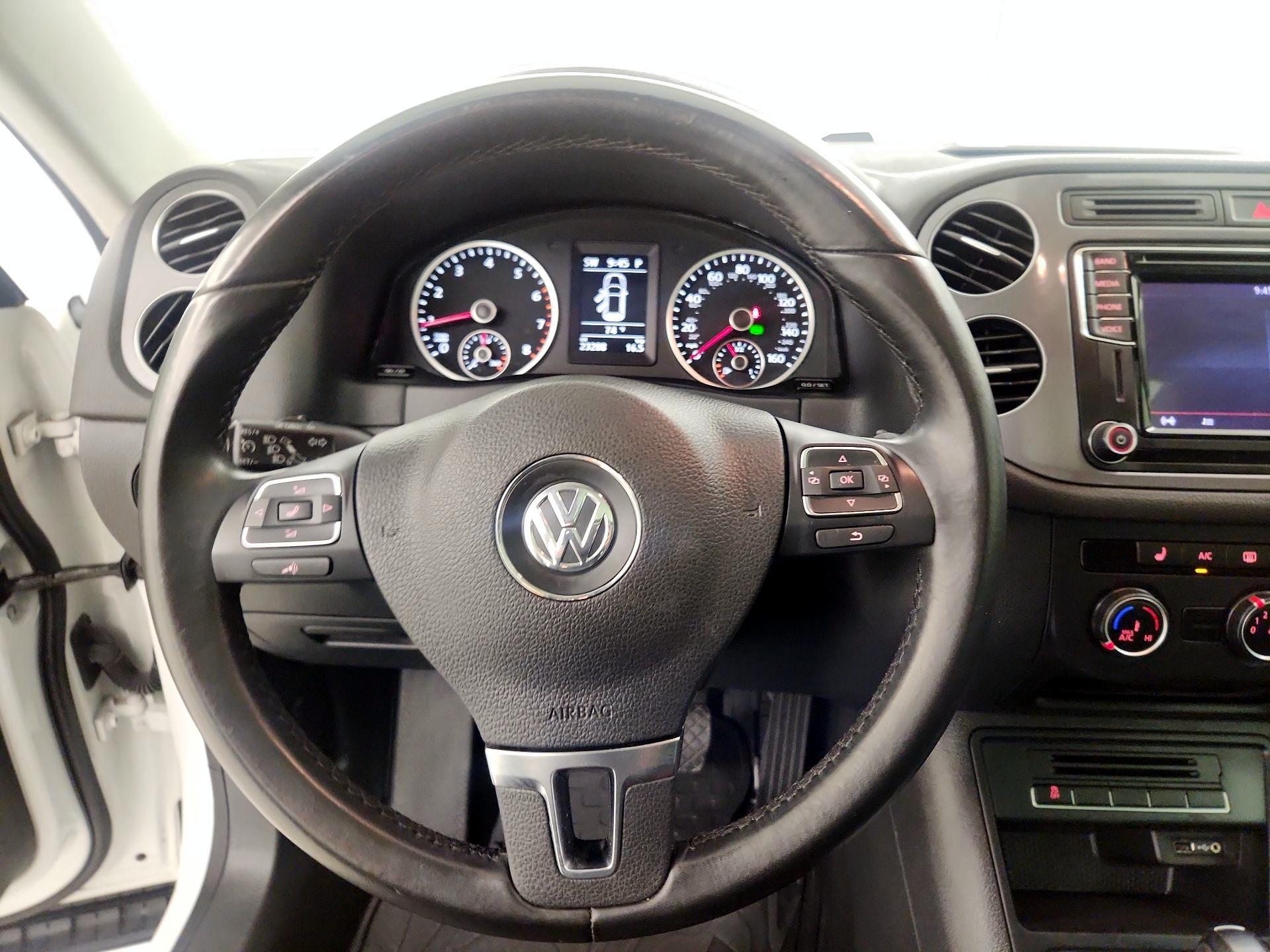 Thumbnail: 2017 Volkswagen Tiguan - 10