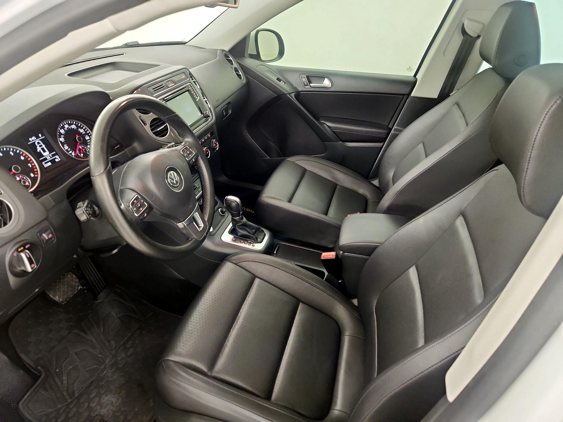 Thumbnail: 2017 Volkswagen Tiguan - 11