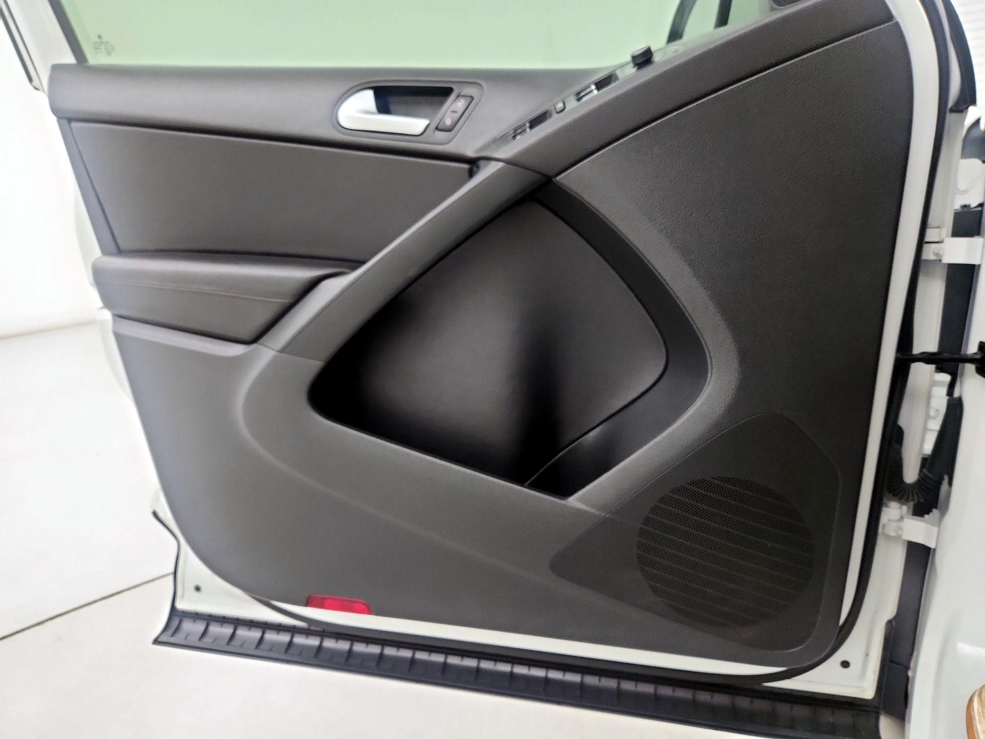 Thumbnail: 2017 Volkswagen Tiguan - 12