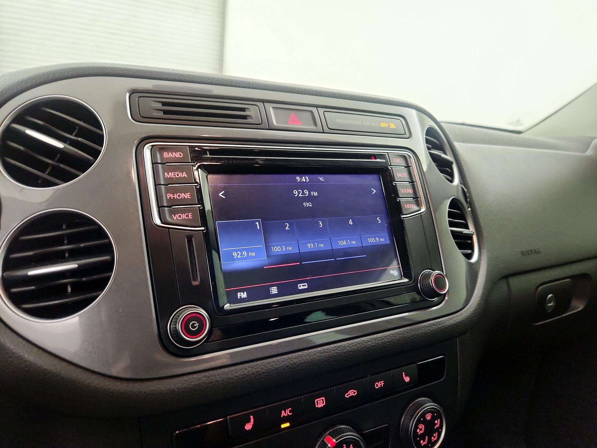 Thumbnail: 2017 Volkswagen Tiguan - 15