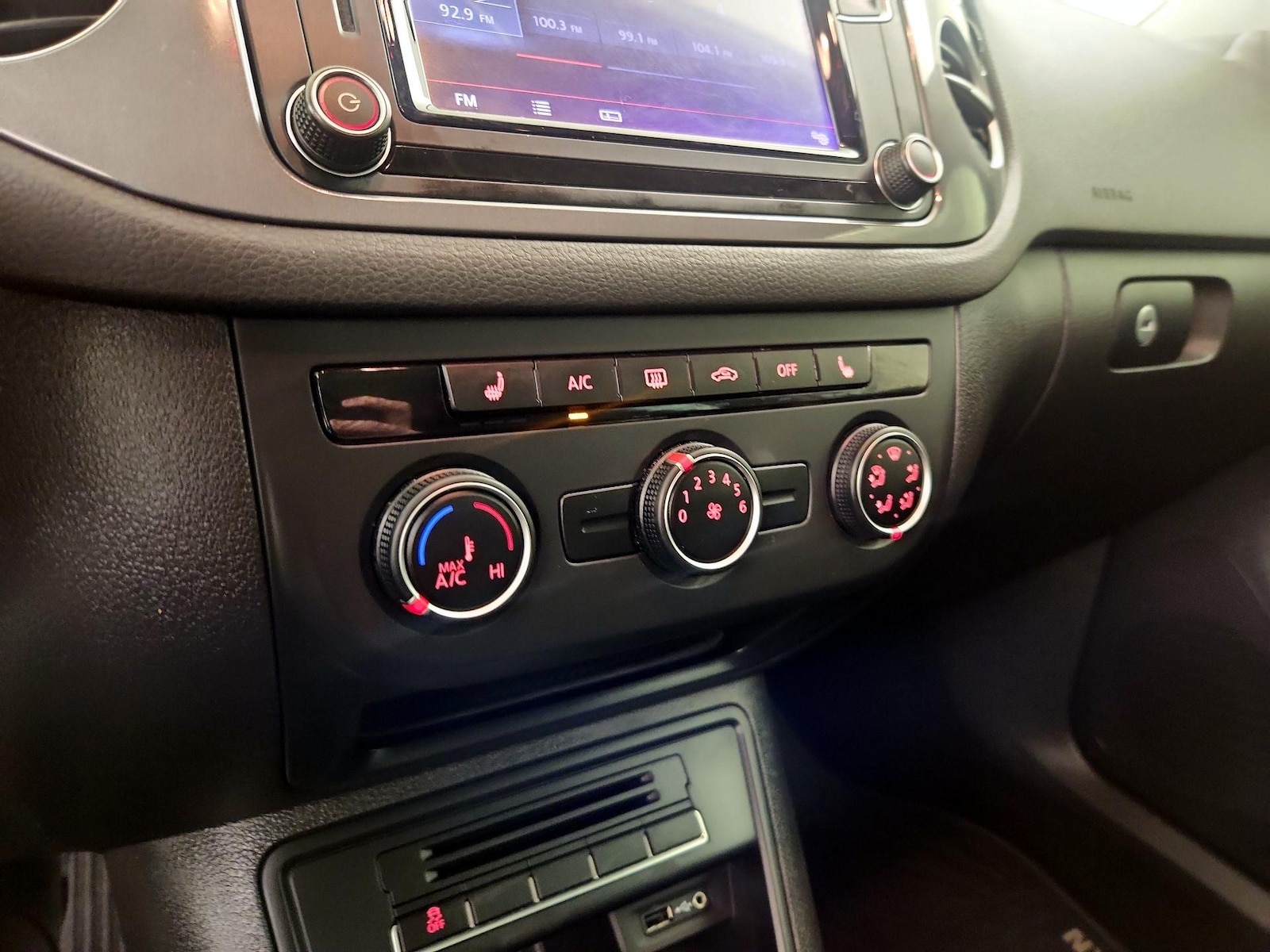2017 Volkswagen Tiguan Wolfsburg Edition - Photo 17