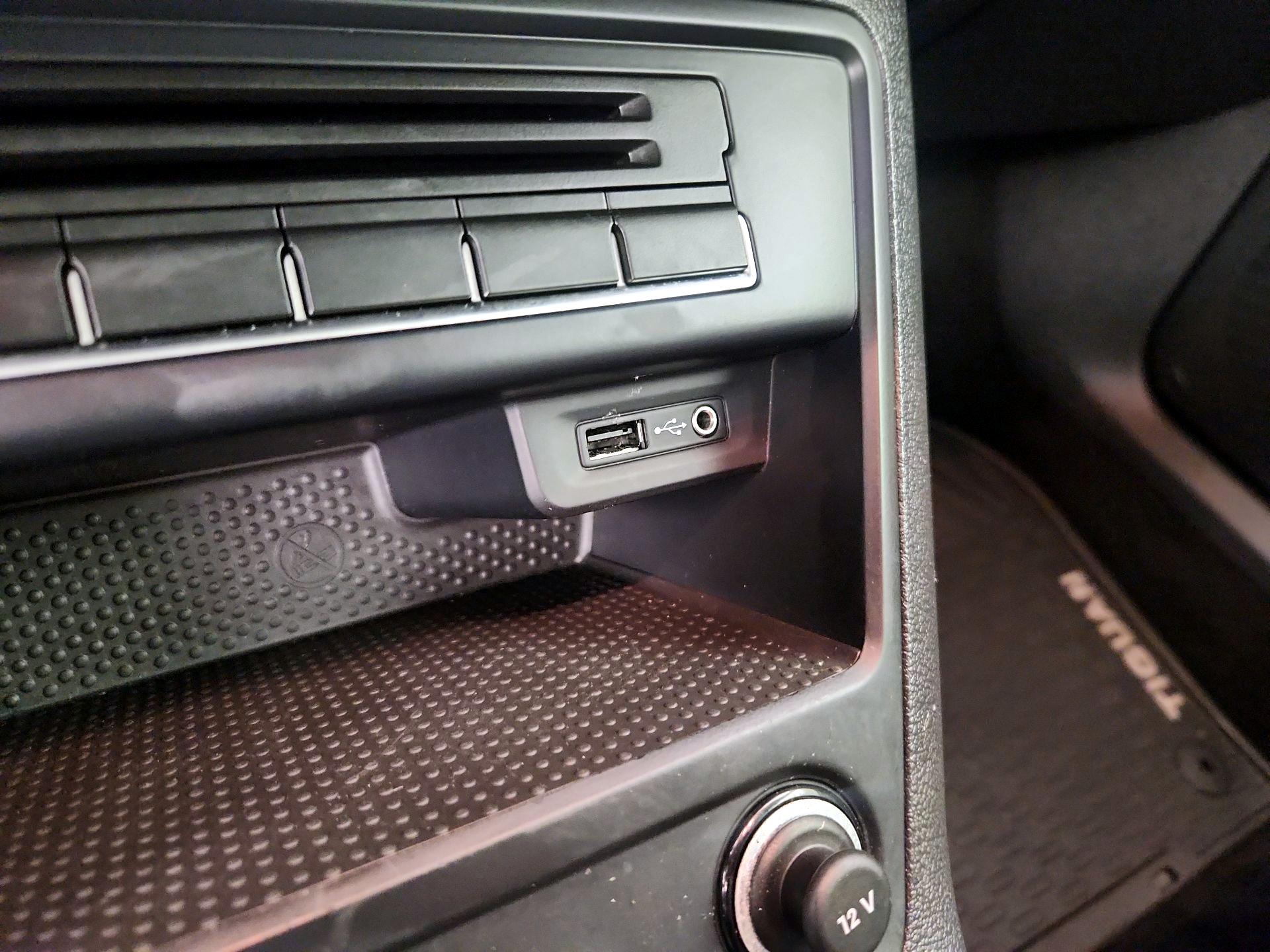 Thumbnail: 2017 Volkswagen Tiguan - 18