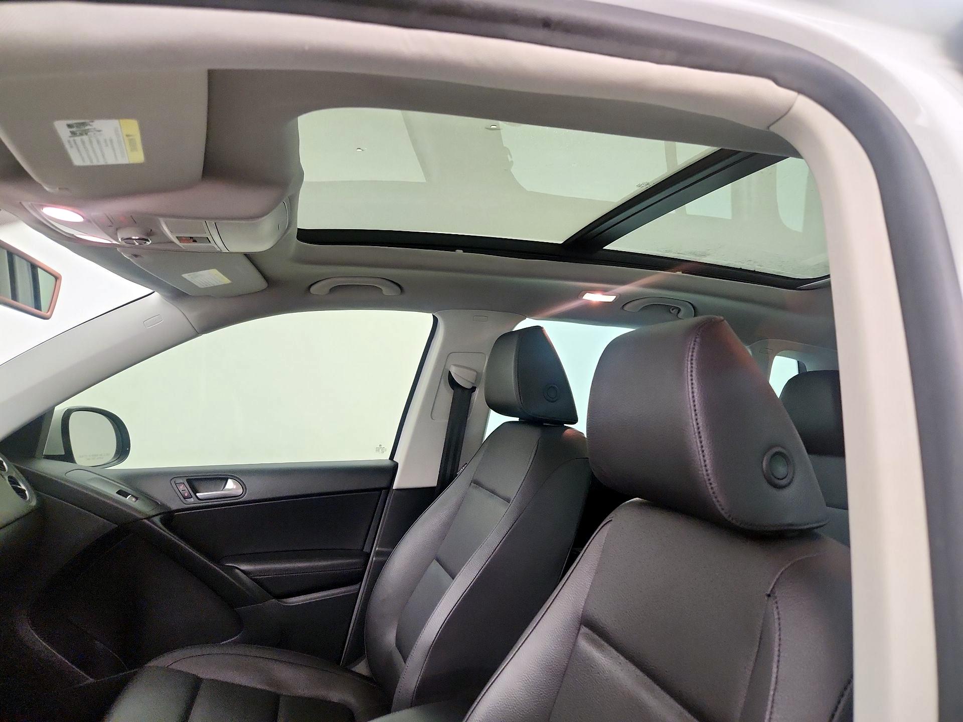 Thumbnail: 2017 Volkswagen Tiguan - 19